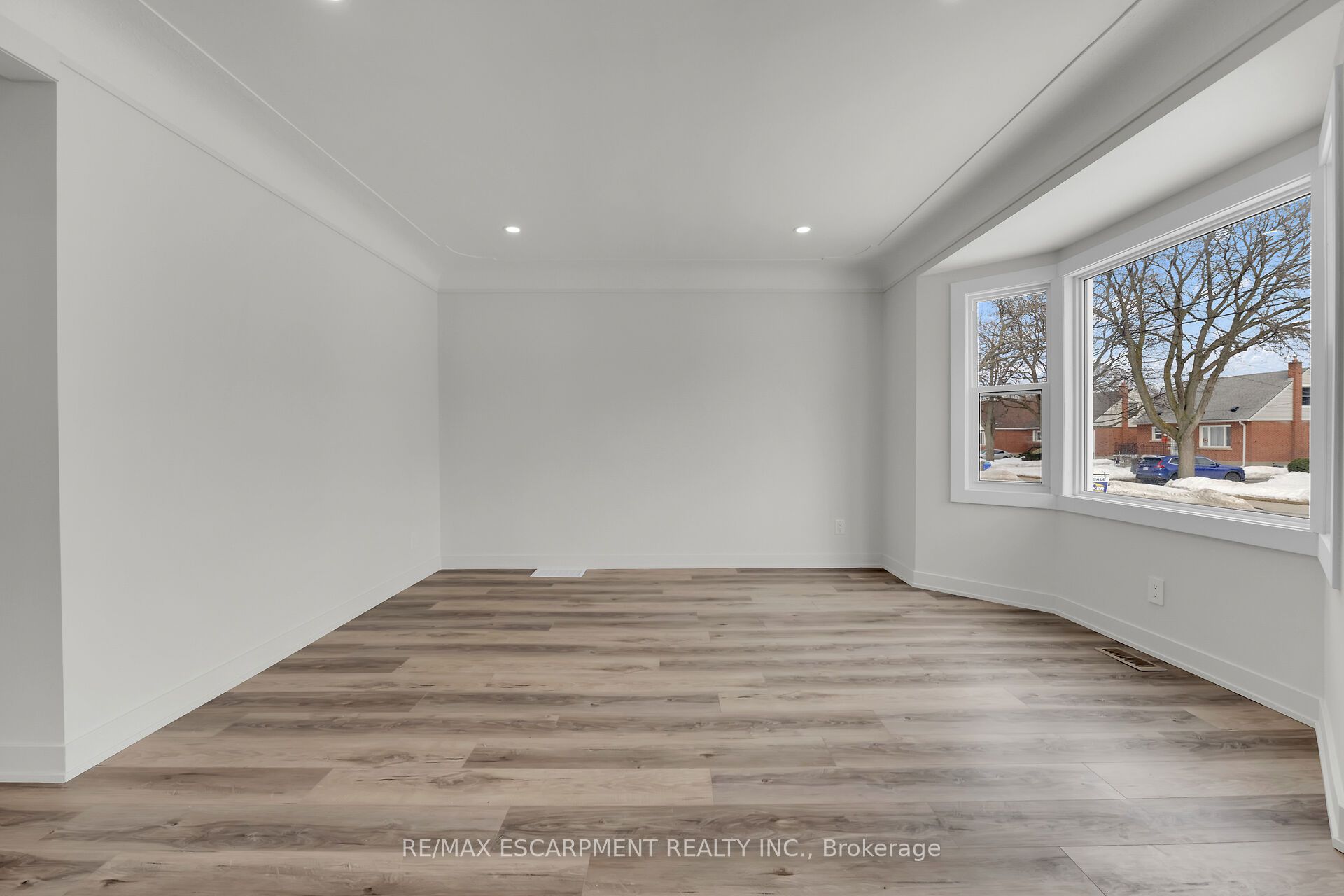 178 East 34th Street Property Photo 11