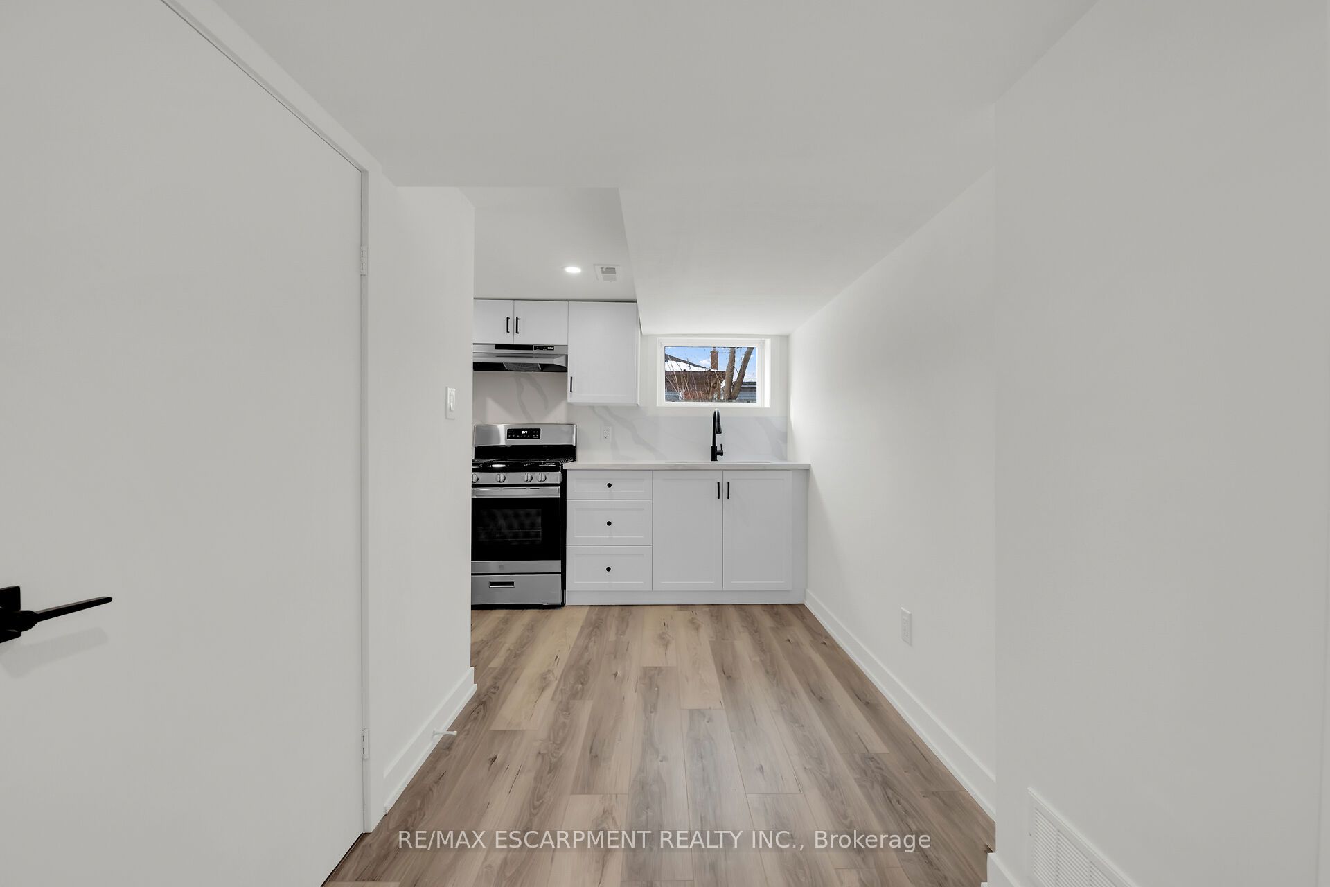 178 East 34th Street Property Photo 24