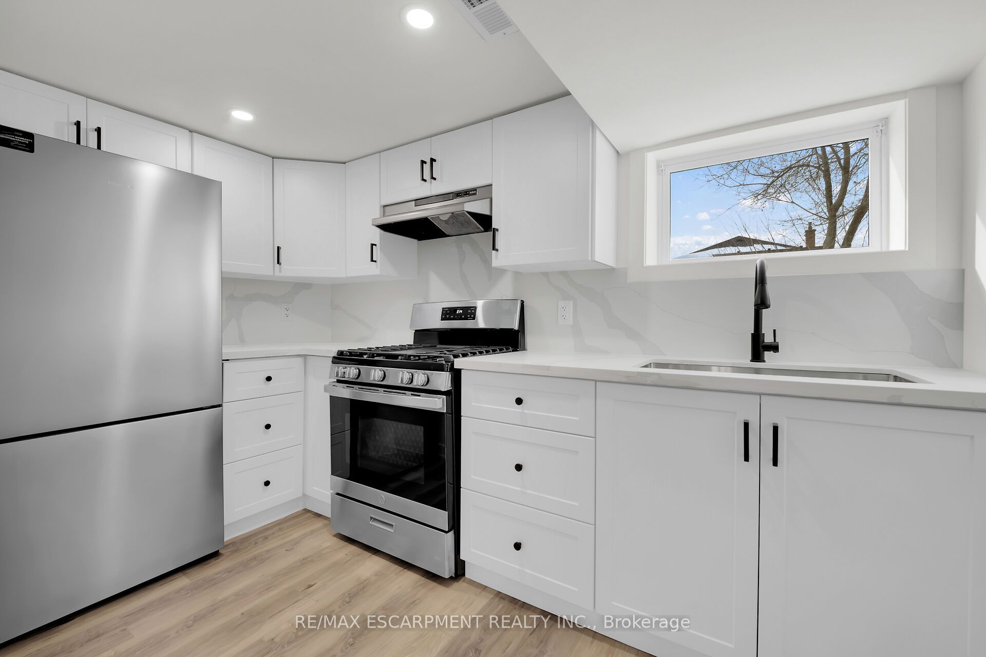 178 East 34th Street Property Photo 25