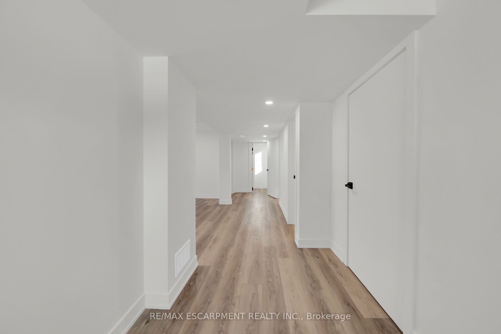 178 East 34th Street Property Photo 26