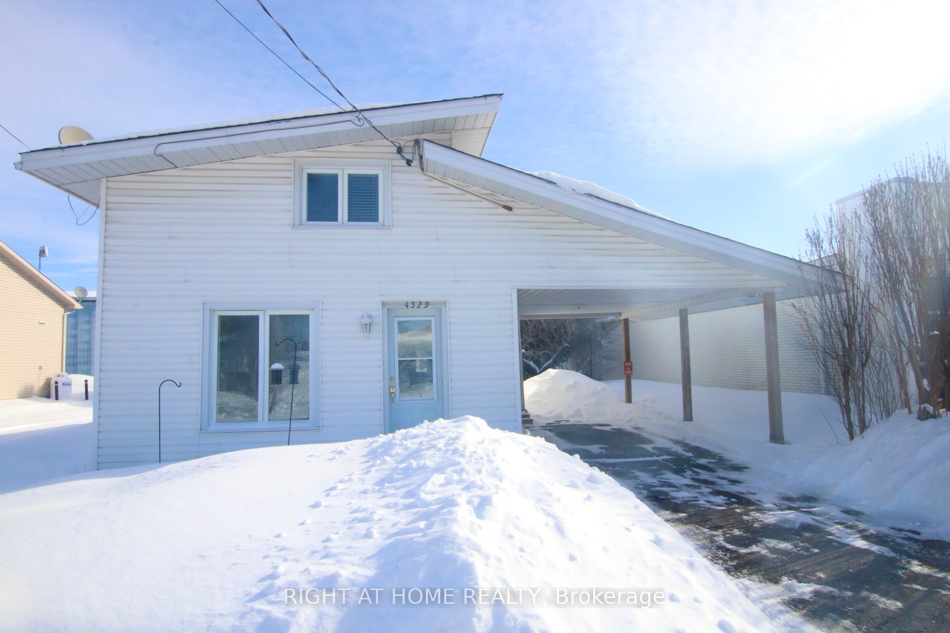 4529 St. Catherine Street Property Photo