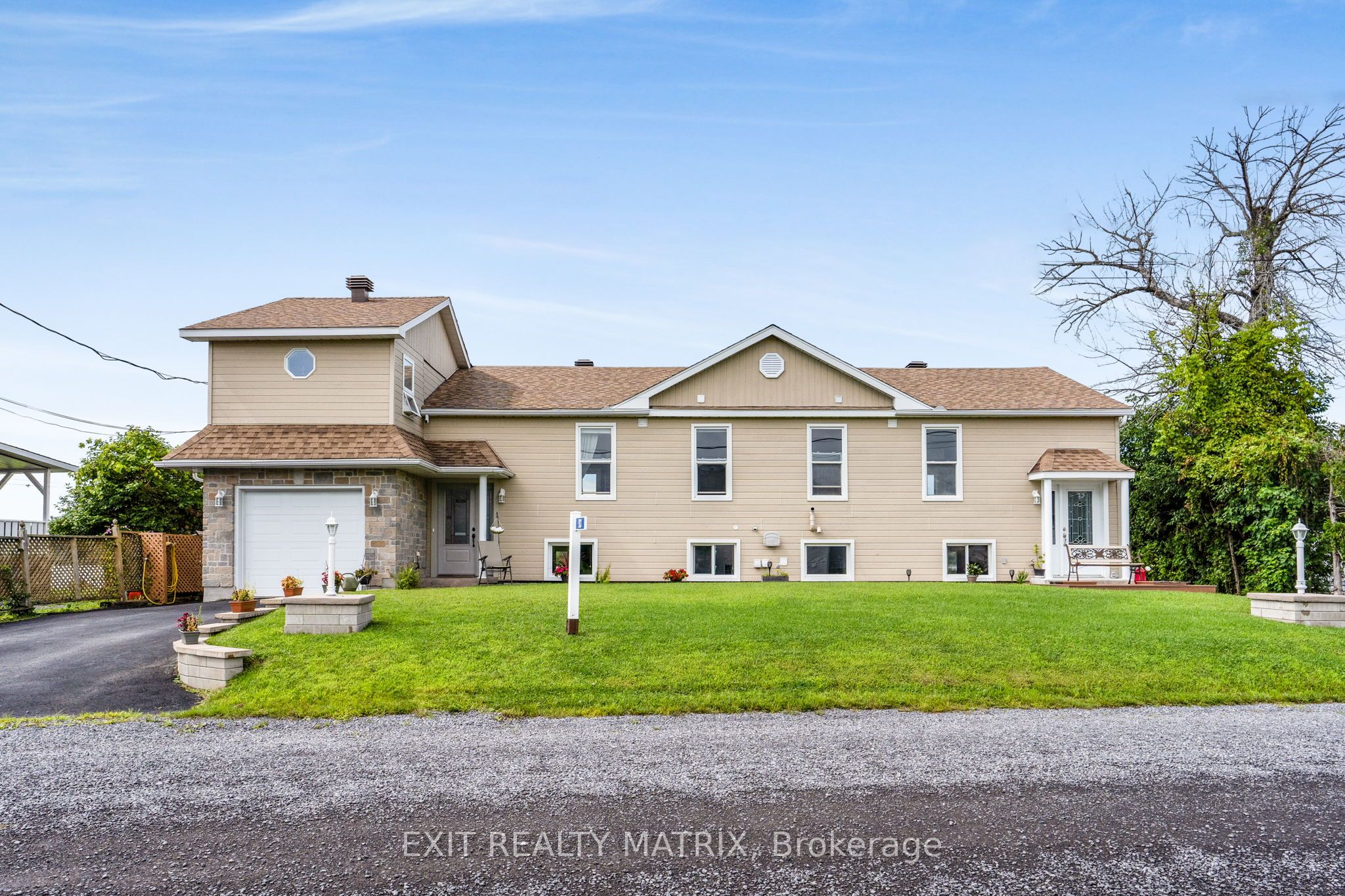 93 Montpetit Street Property Photo