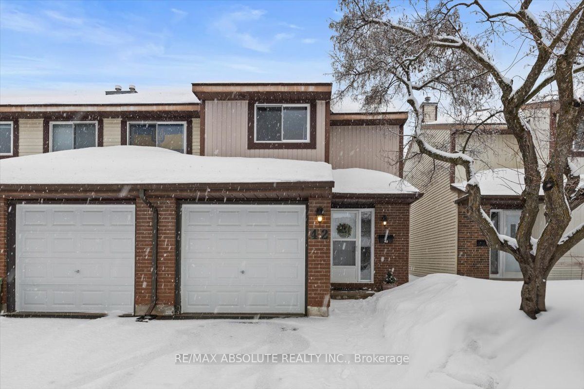 42 Stokes Crescent Property Photo 1