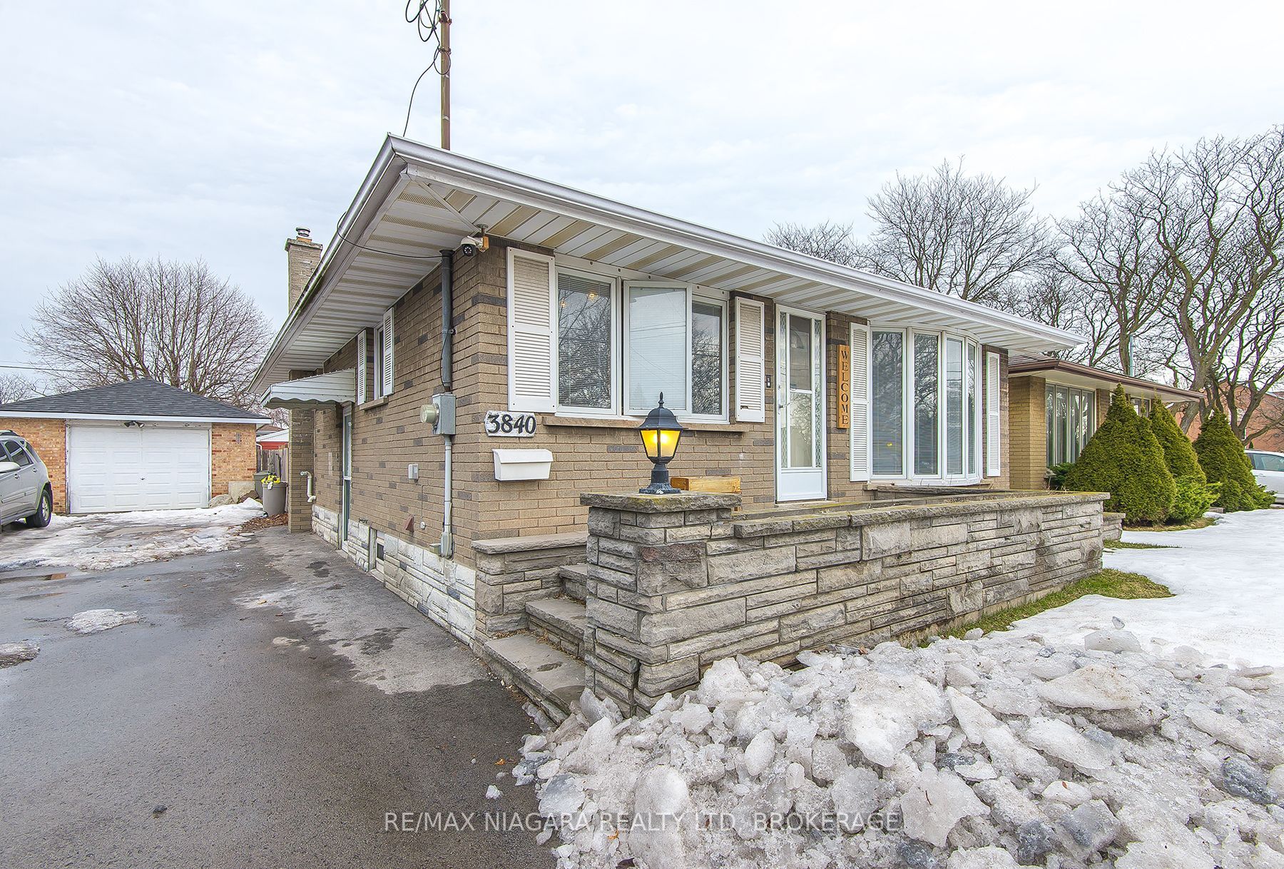 3840 Dorchester Road Property Photo 1