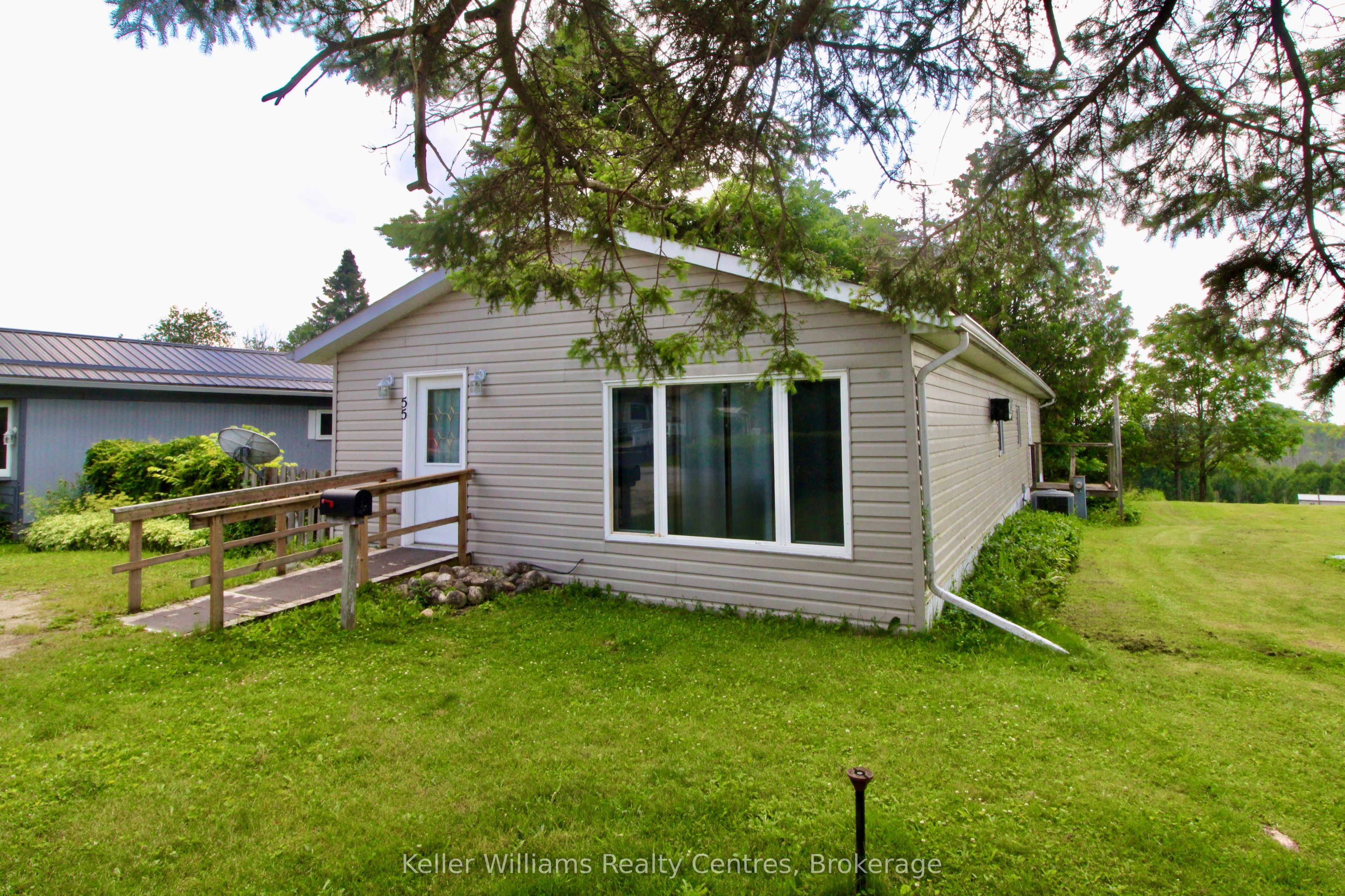 302694 Douglas Street 55 Property Photo 1