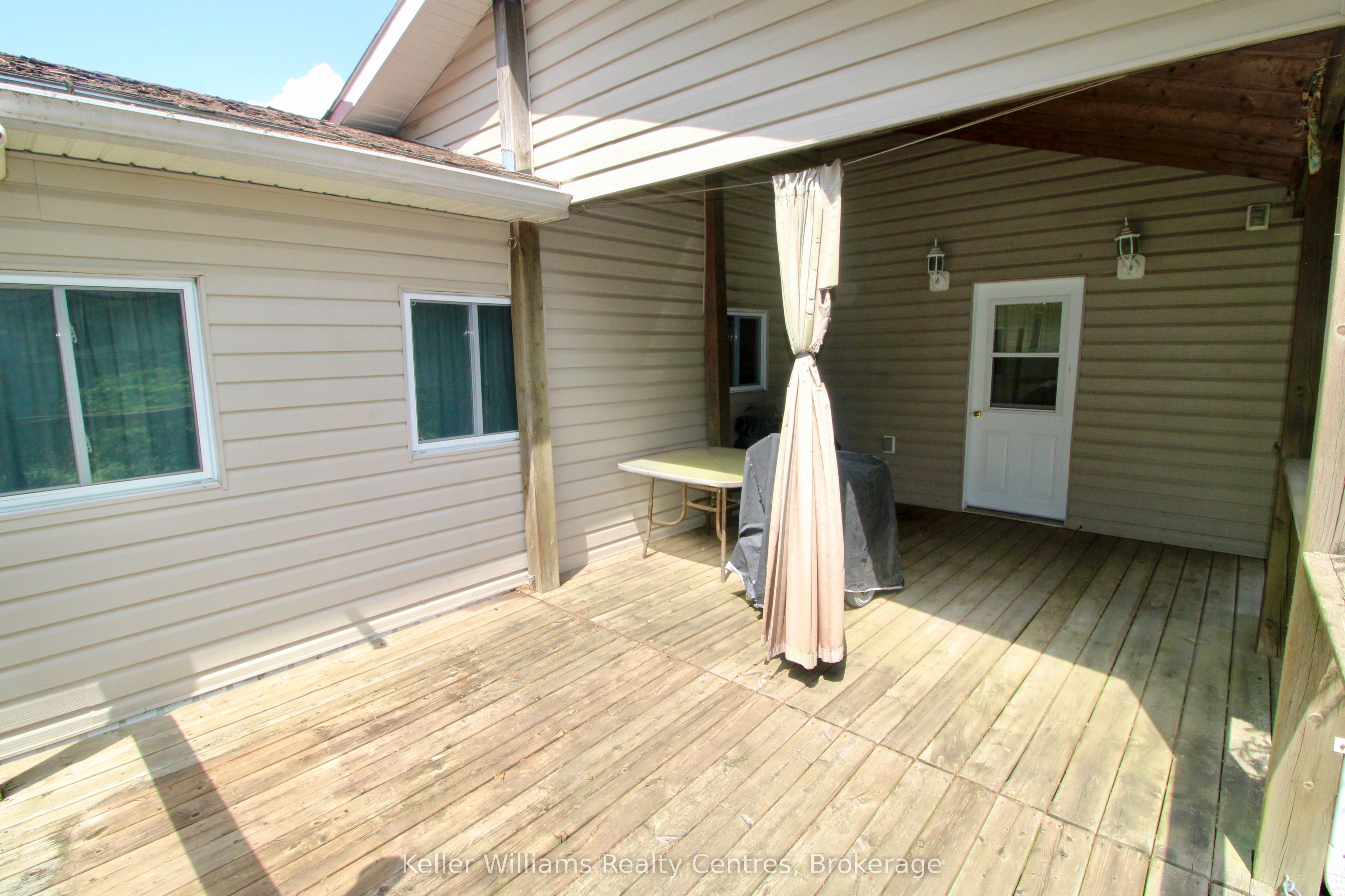 302694 Douglas Street 55 Property Photo 14