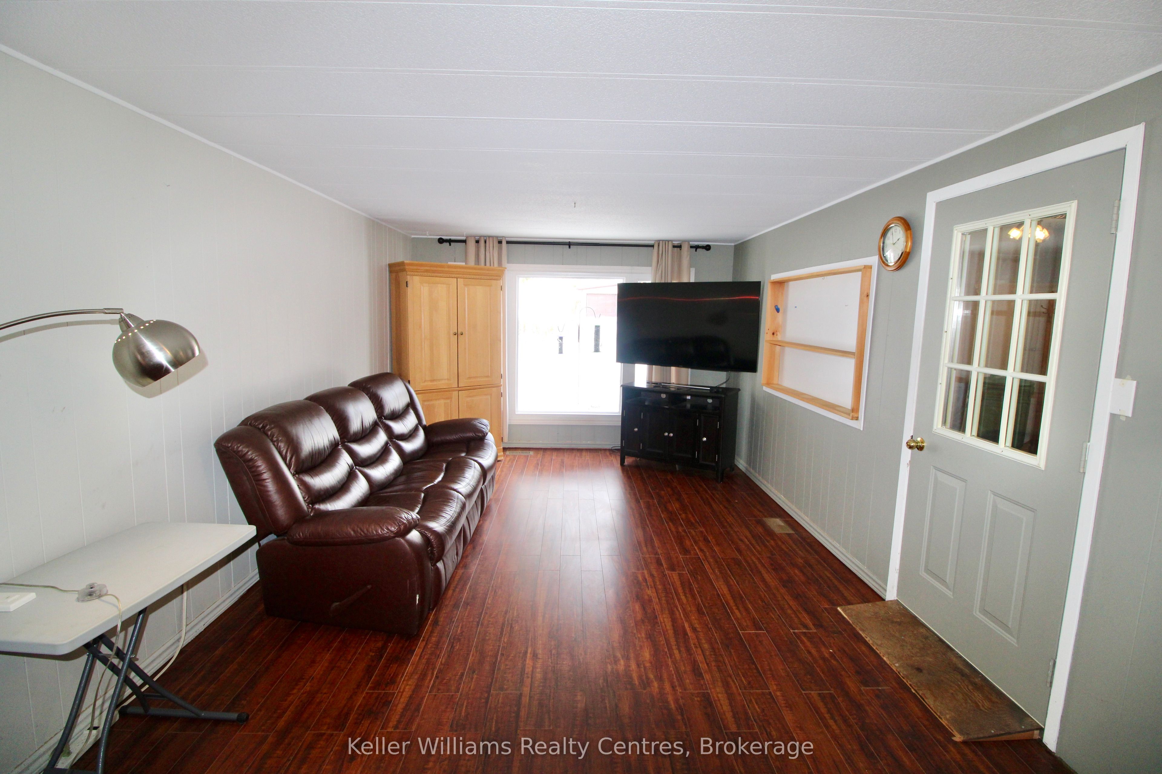 302694 Douglas Street 55 Property Photo 15