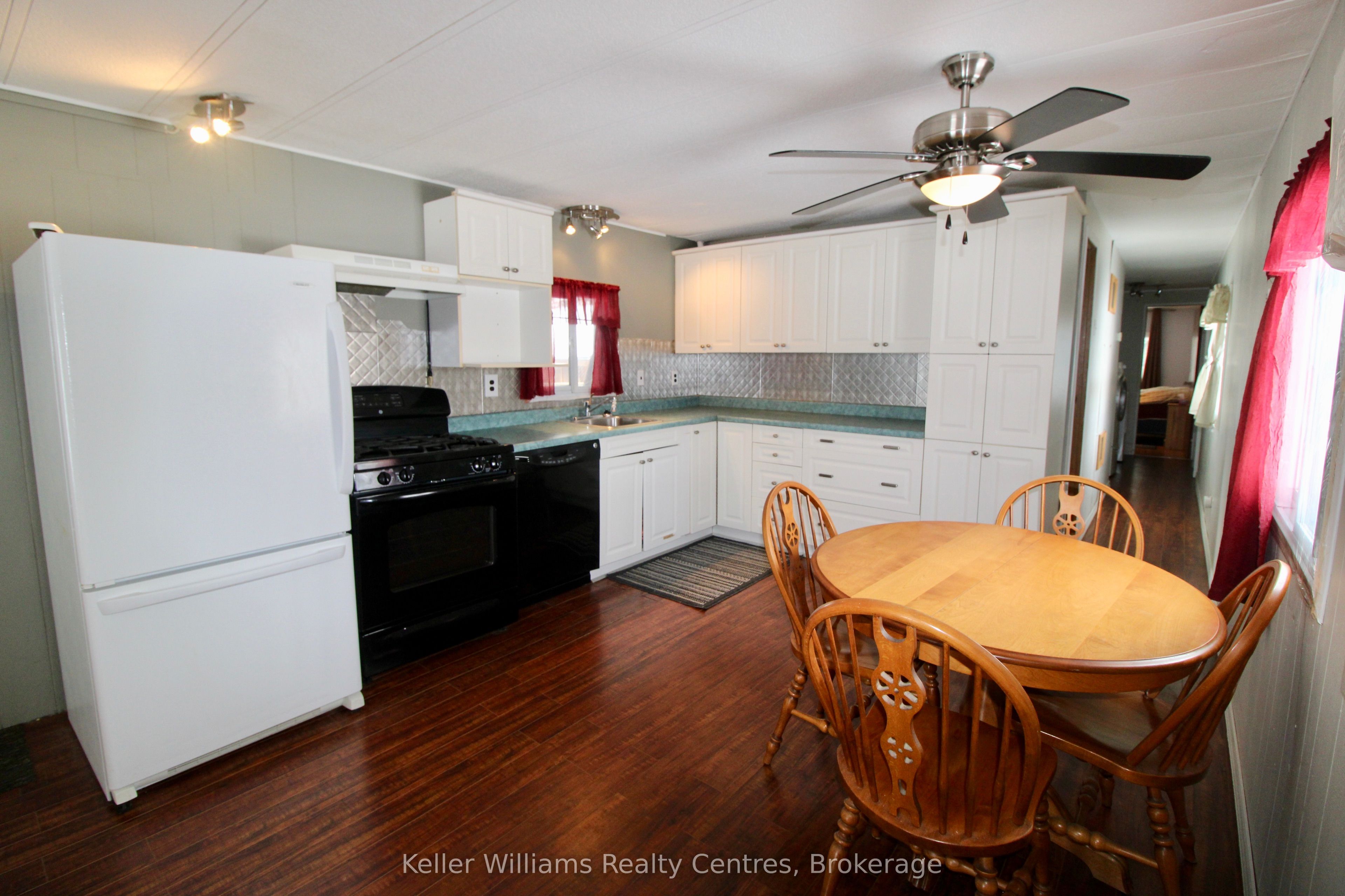 302694 Douglas Street 55 Property Photo 17