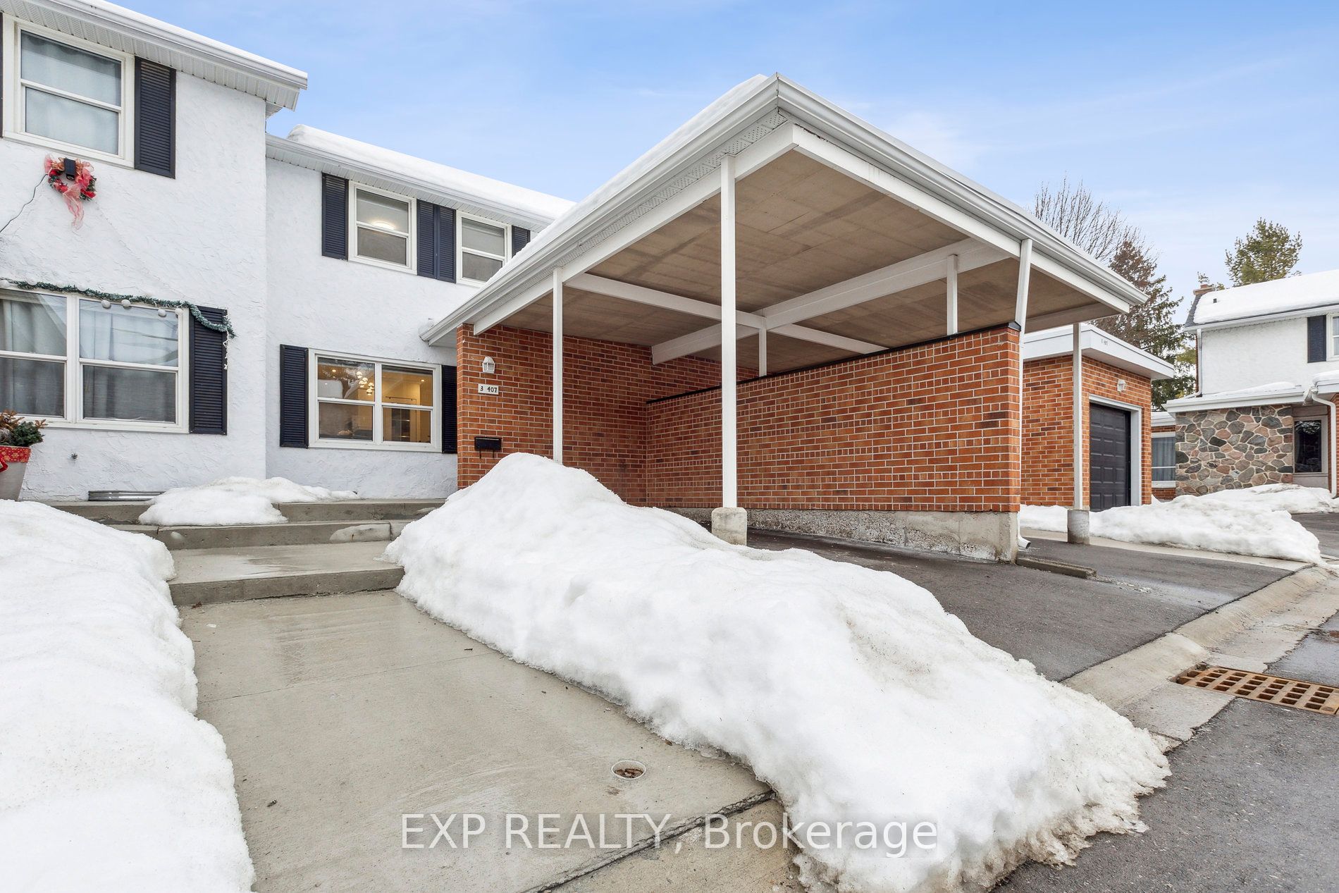 #3 - 407 Keats Way Property Photo 1