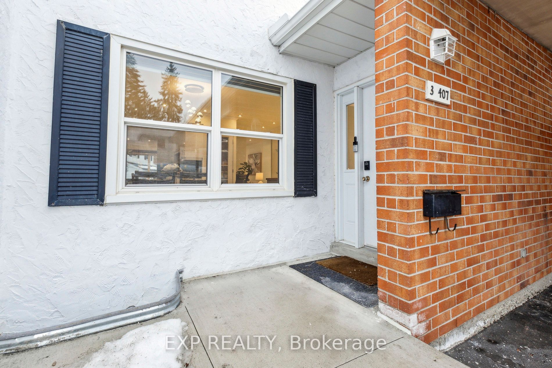 #3 - 407 Keats Way Property Photo 3