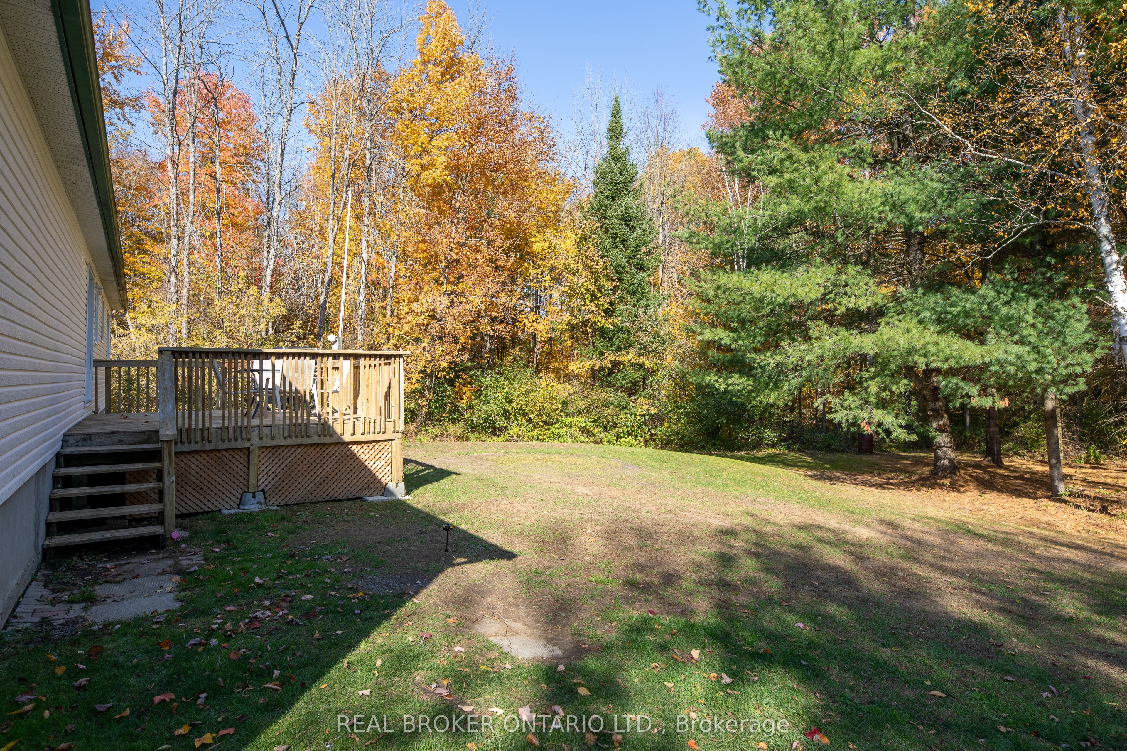8 Benjamin Lane Property Photo 28
