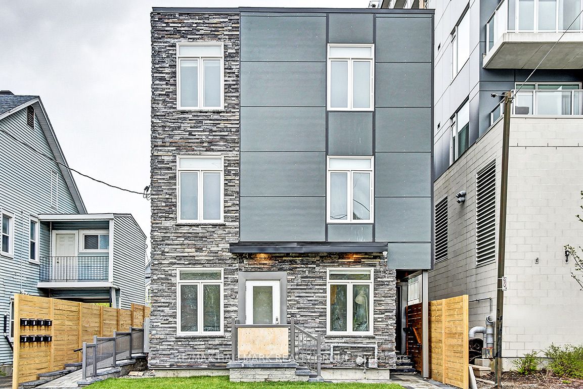 12 Jolliet Property Photo
