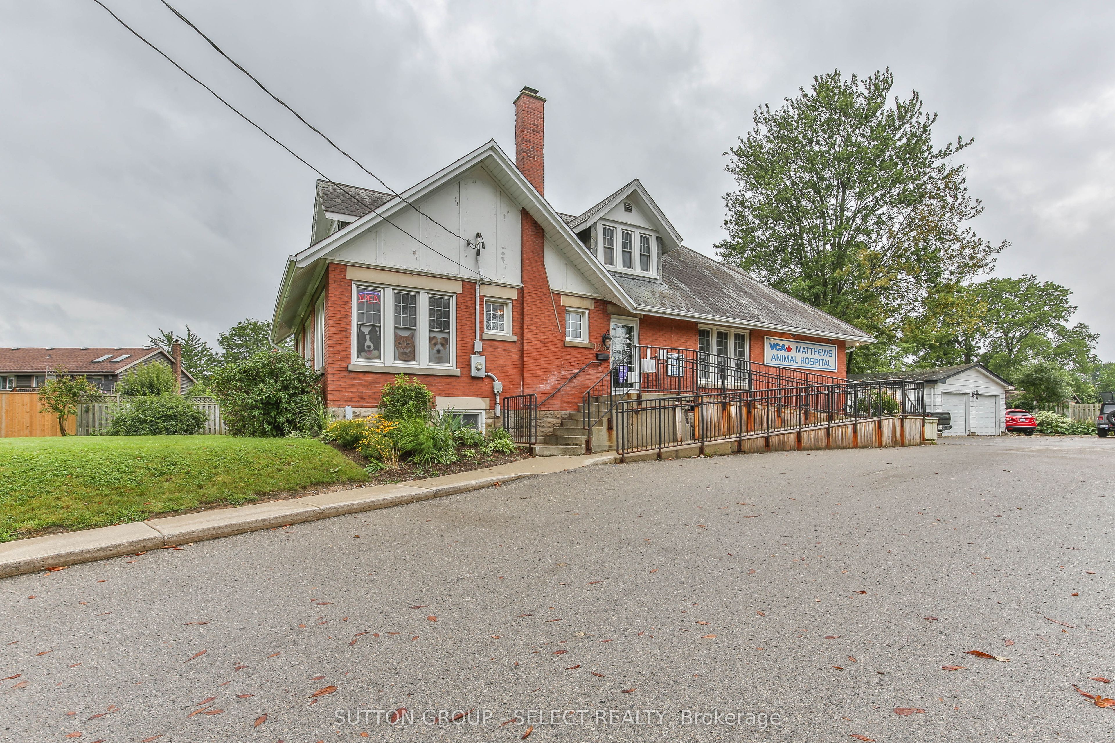1255 Southdale Road Property Photo 3
