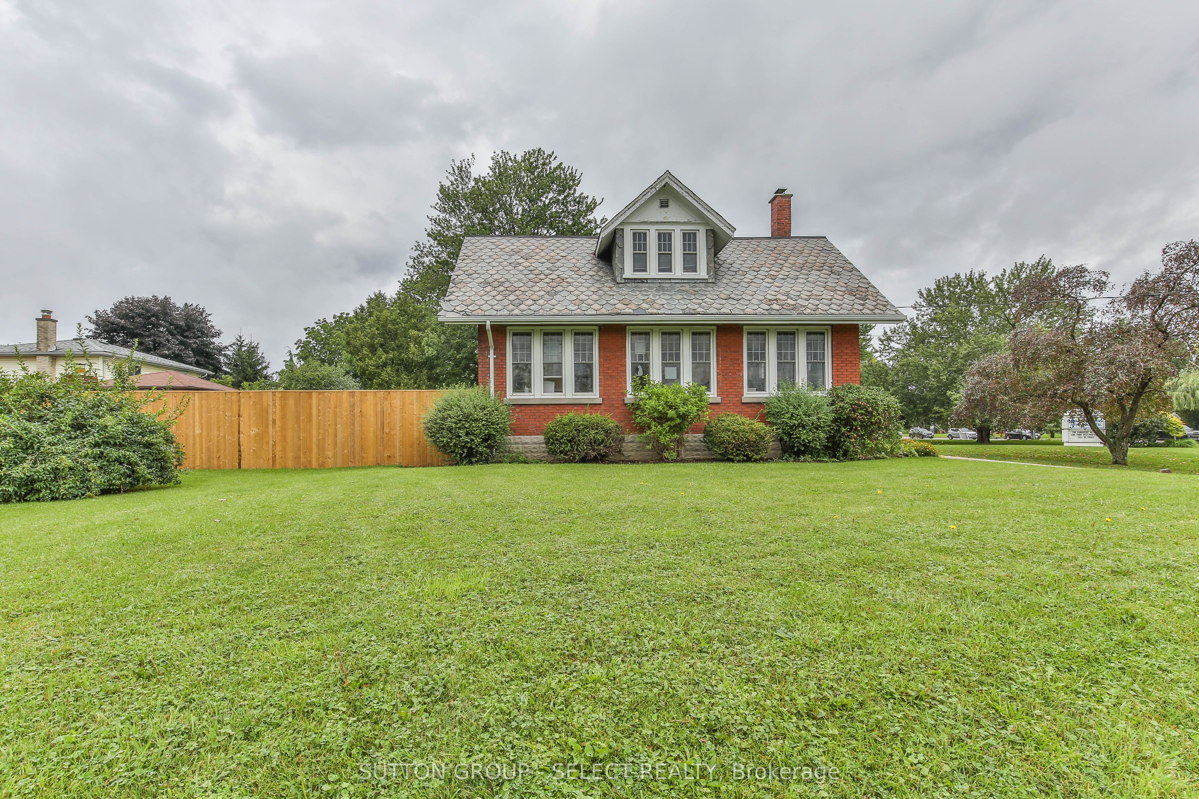 1255 Southdale Road Property Photo 8