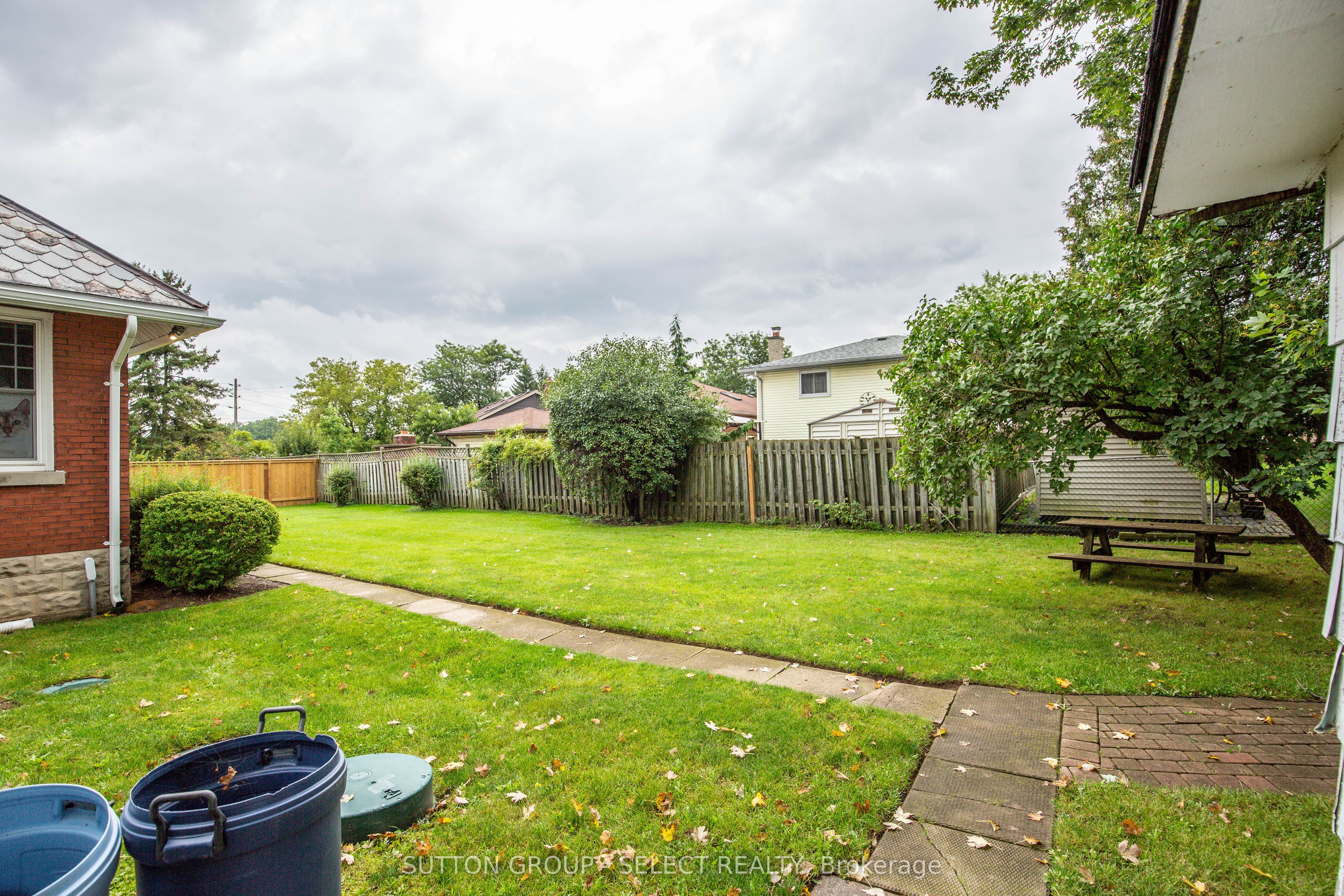 1255 Southdale Road Property Photo 14