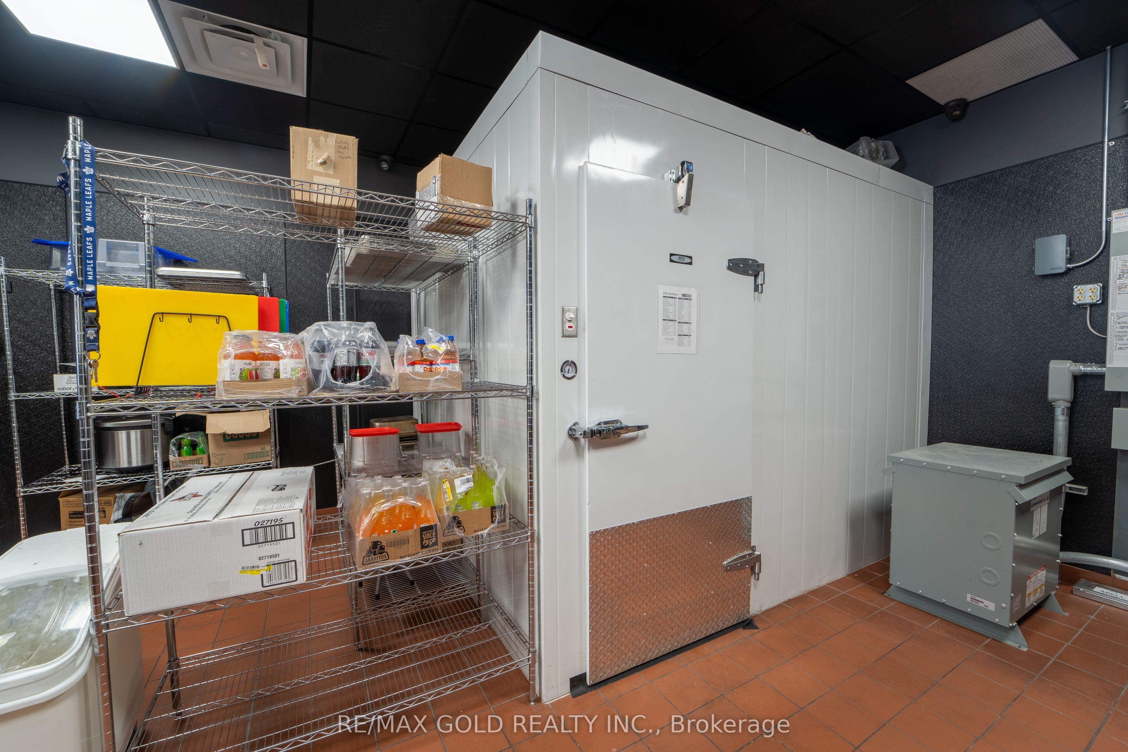 603 Colborne St Property Photo 11