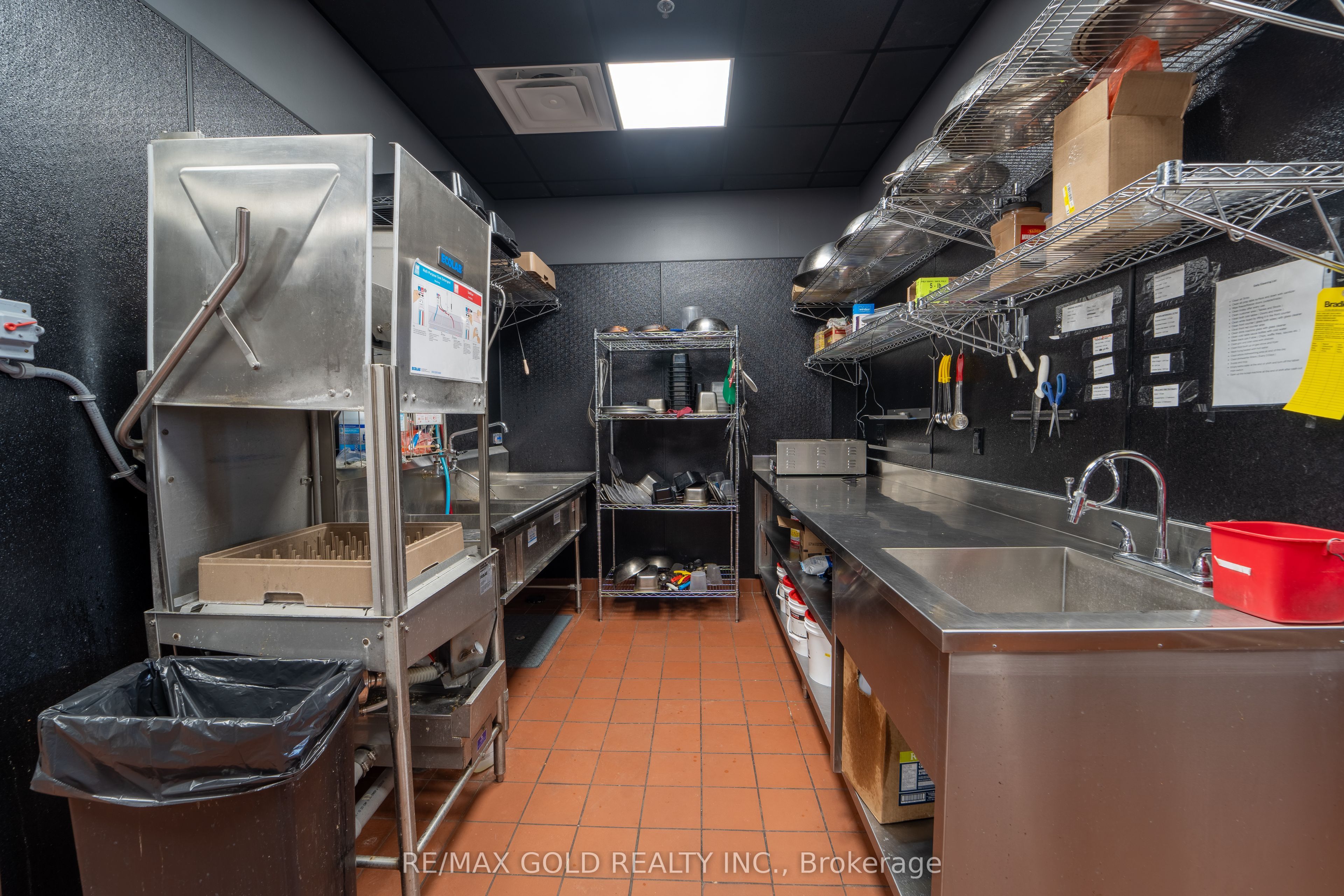 603 Colborne St Property Photo 14