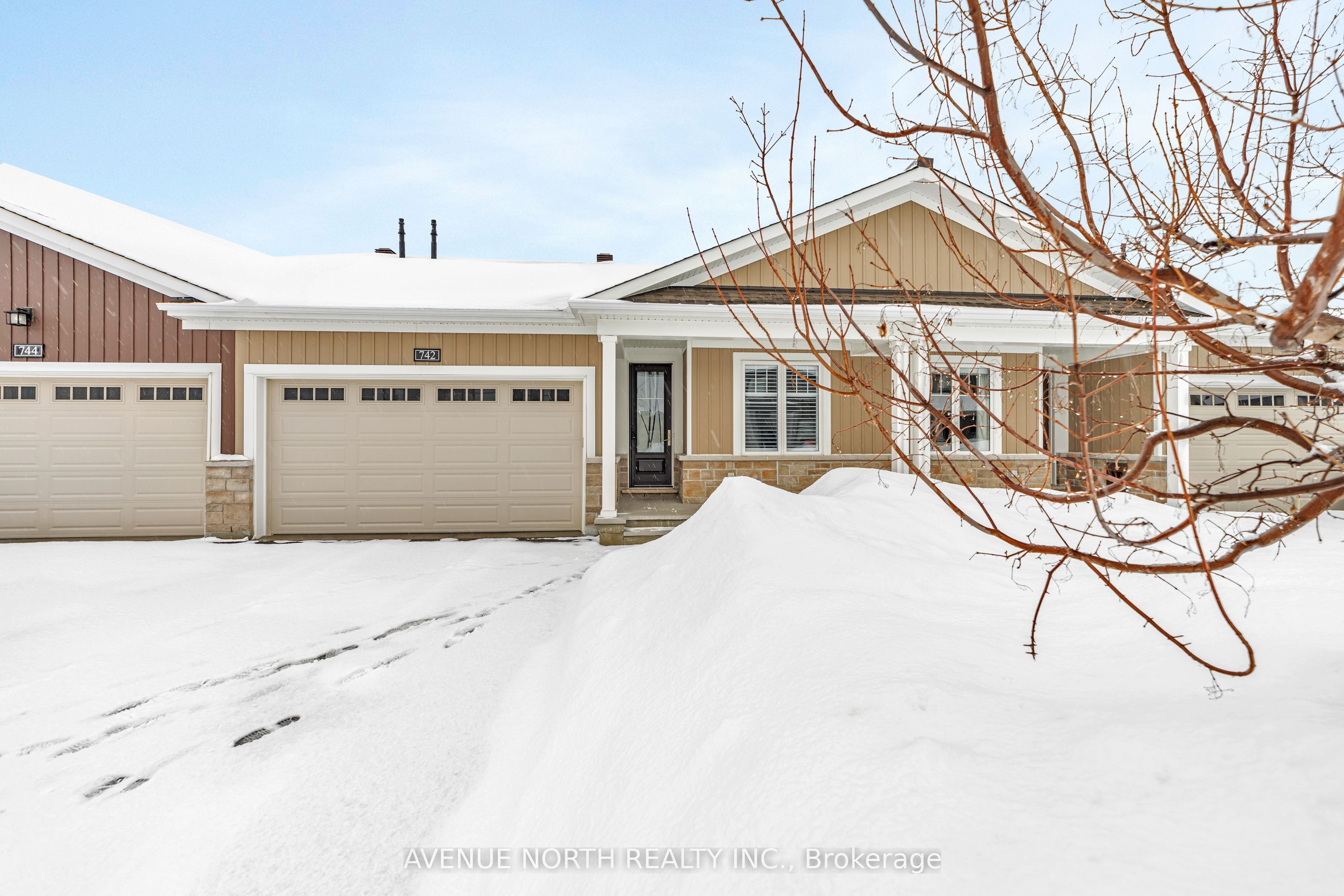 742 Coast Circle Property Photo 1