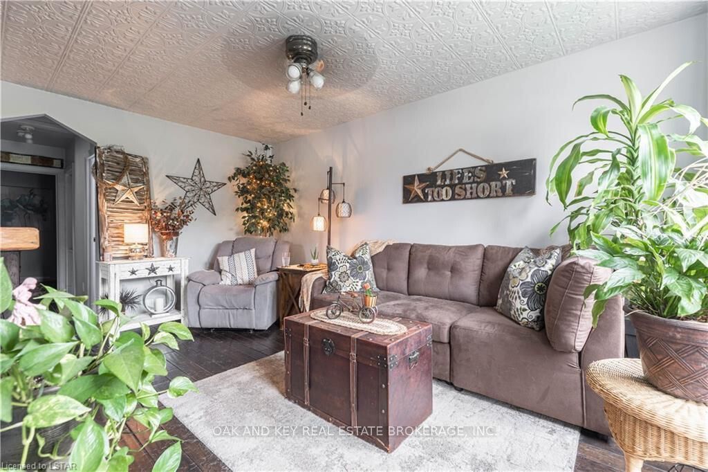 487 Burbrook Place Property Photo 4