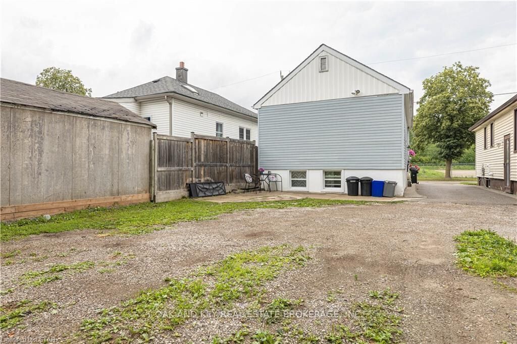 487 Burbrook Place Property Photo 11