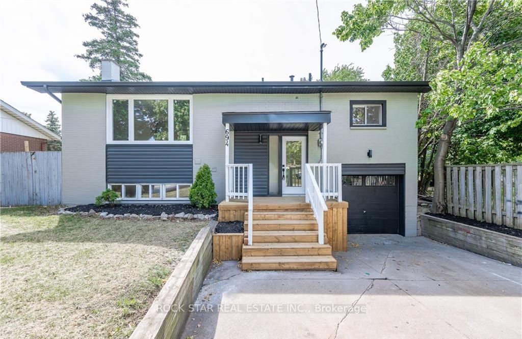 694 Upper Ottawa Street Property Photo 1