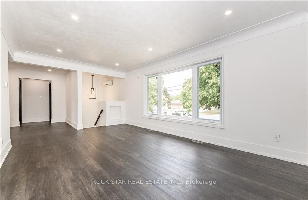 694 Upper Ottawa Street Property Photo 4