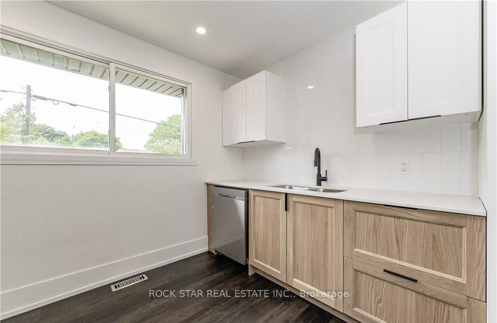 694 Upper Ottawa Street Property Photo 10