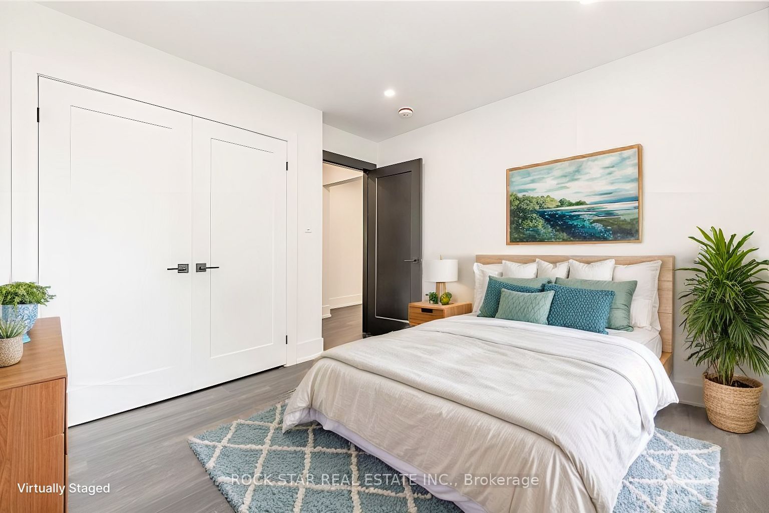 694 Upper Ottawa Street Property Photo 18