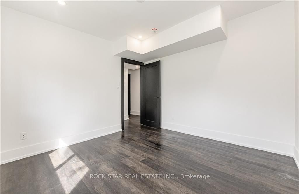 694 Upper Ottawa Street Property Photo 27