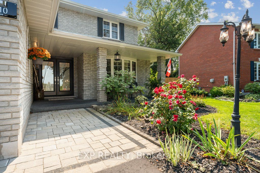 10 Thompson Court Property Photo 2