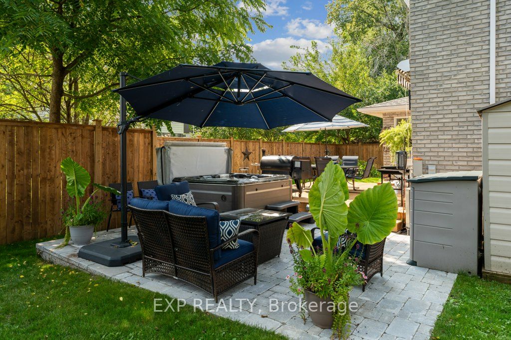 10 Thompson Court Property Photo 3