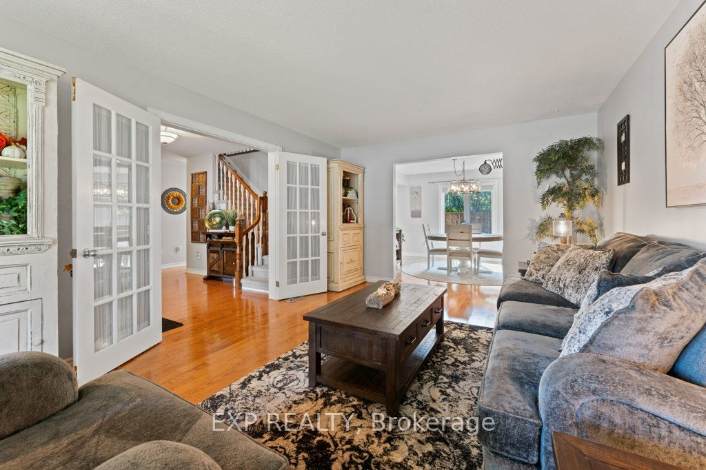 10 Thompson Court Property Photo 6