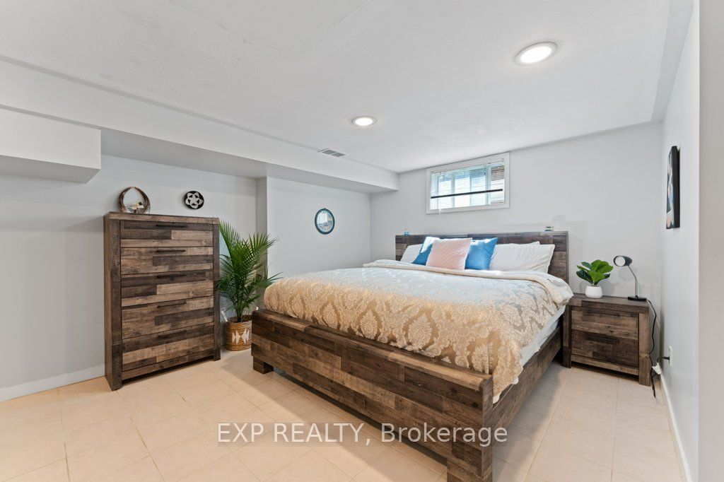 10 Thompson Court Property Photo 28