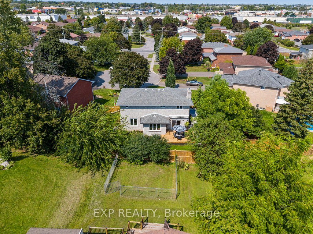 10 Thompson Court Property Photo 33