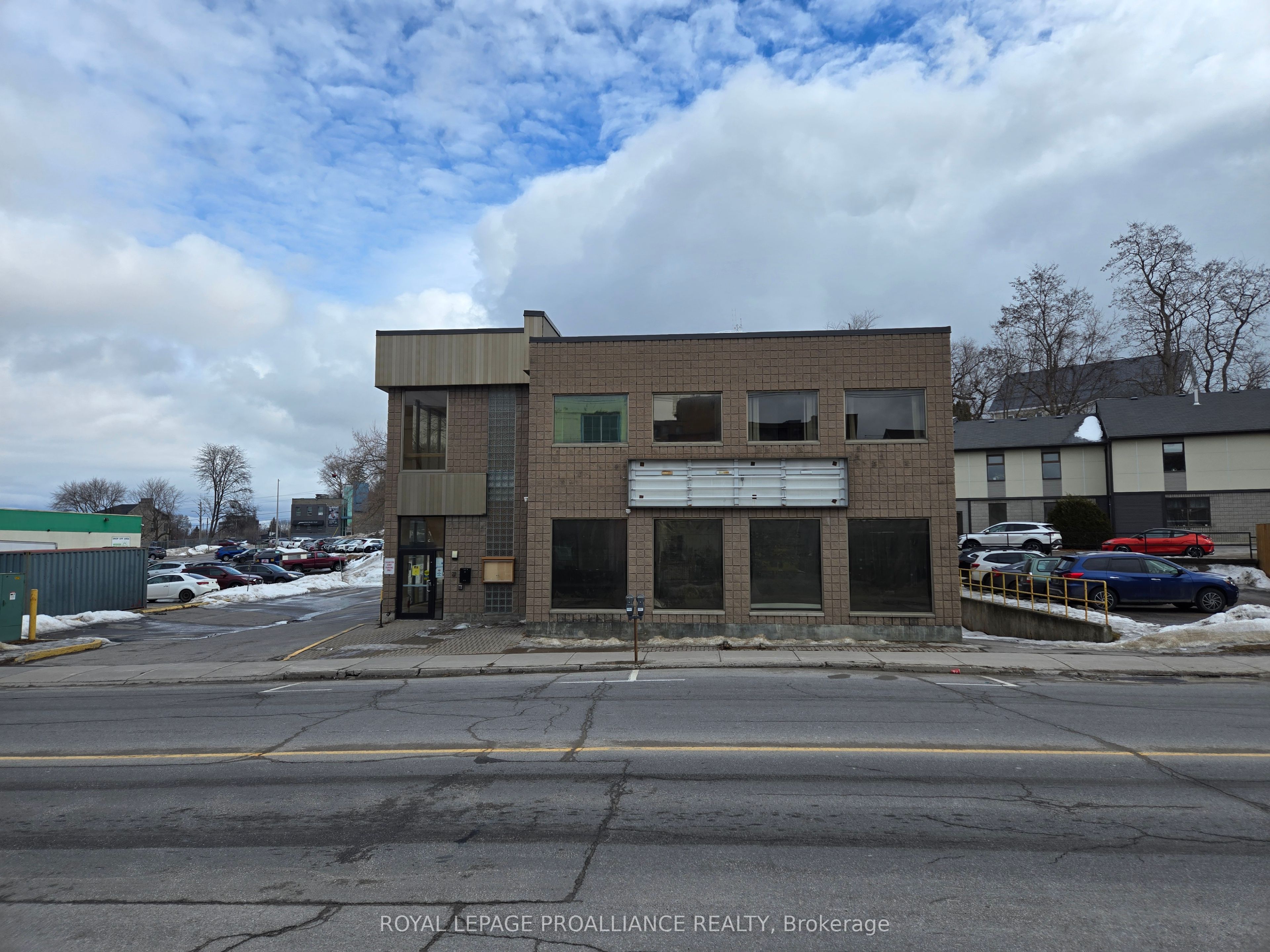 K8n 3b3 Real Estate Listings Main Image