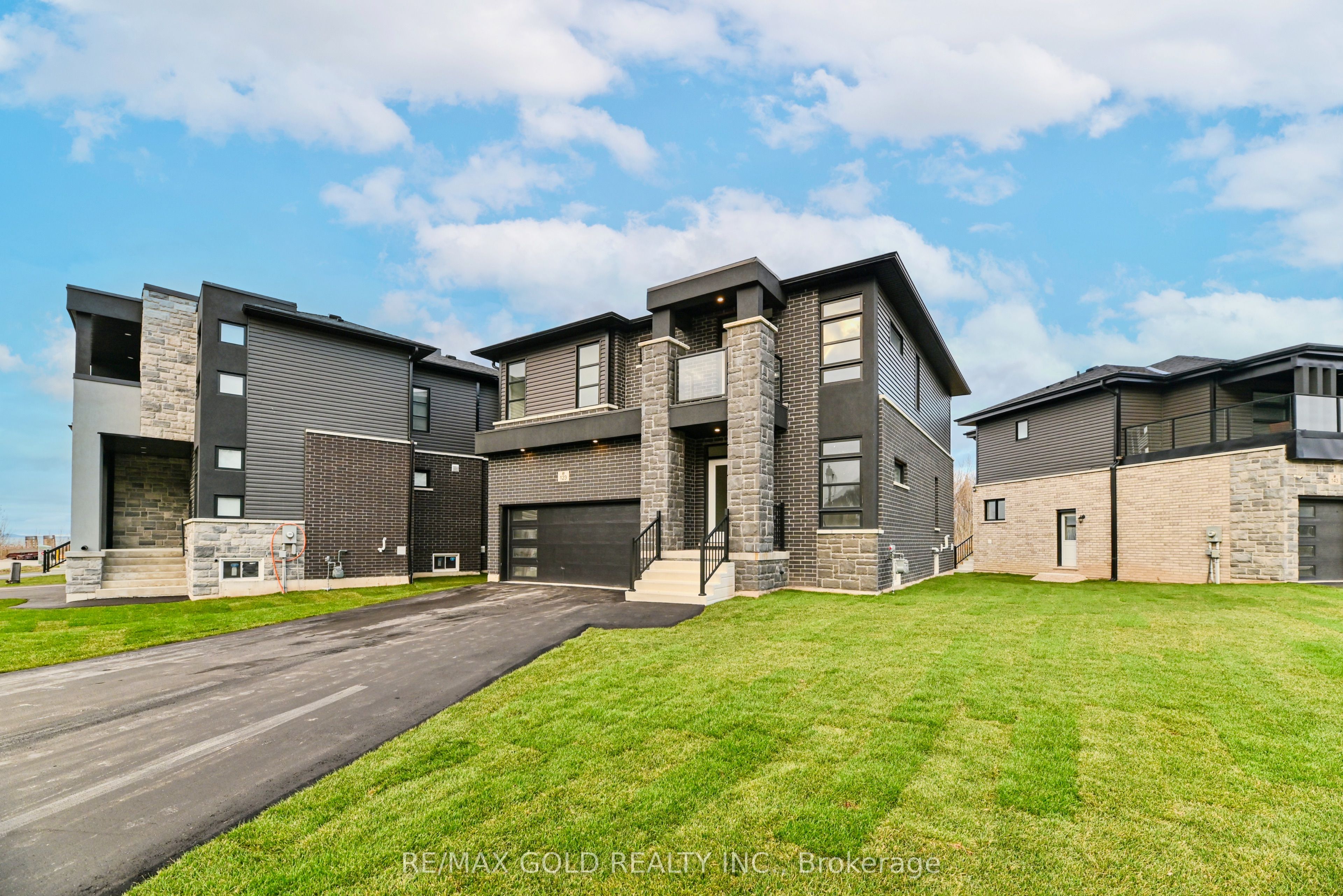123 Jewel Street Property Photo 6