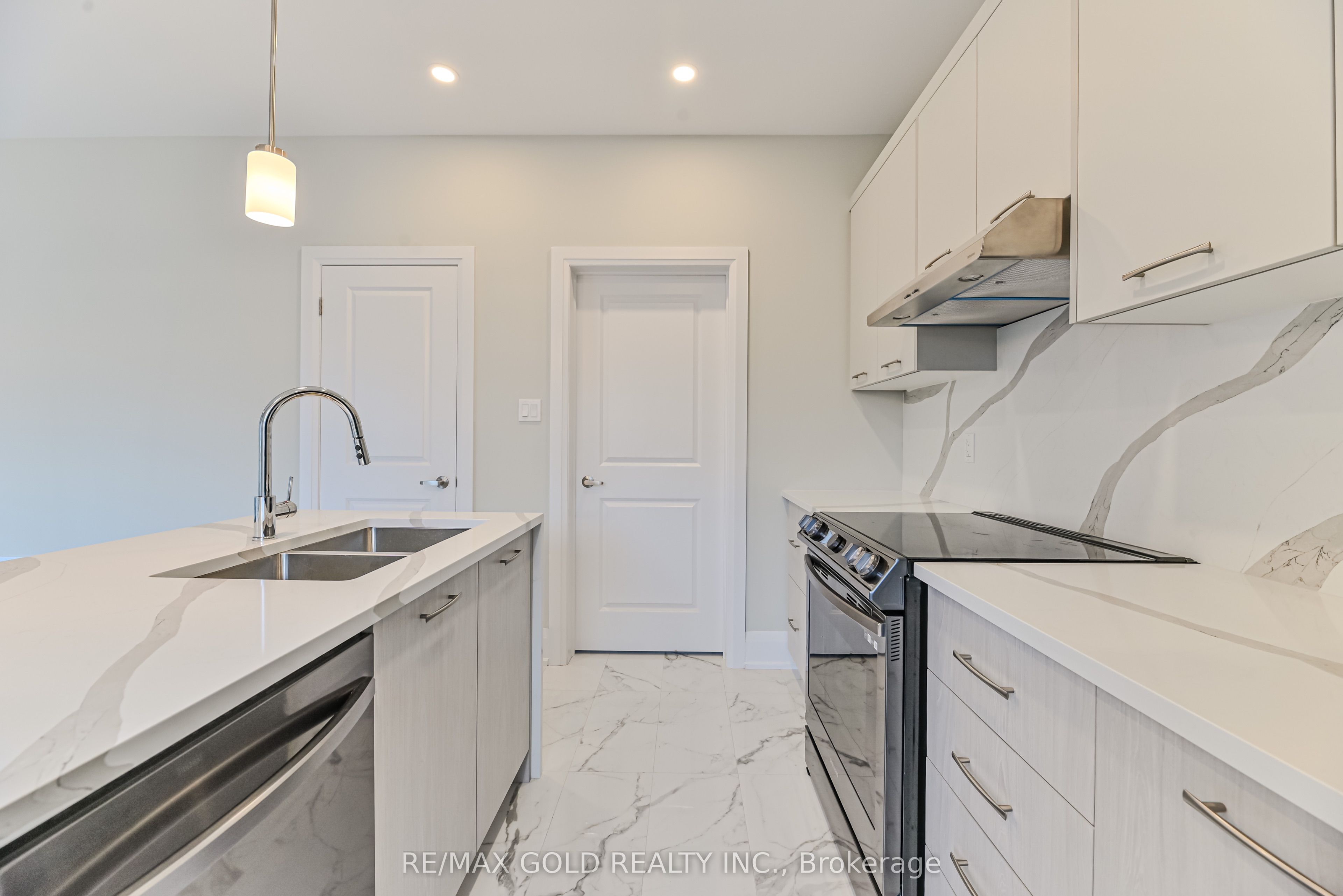 123 Jewel Street Property Photo 20