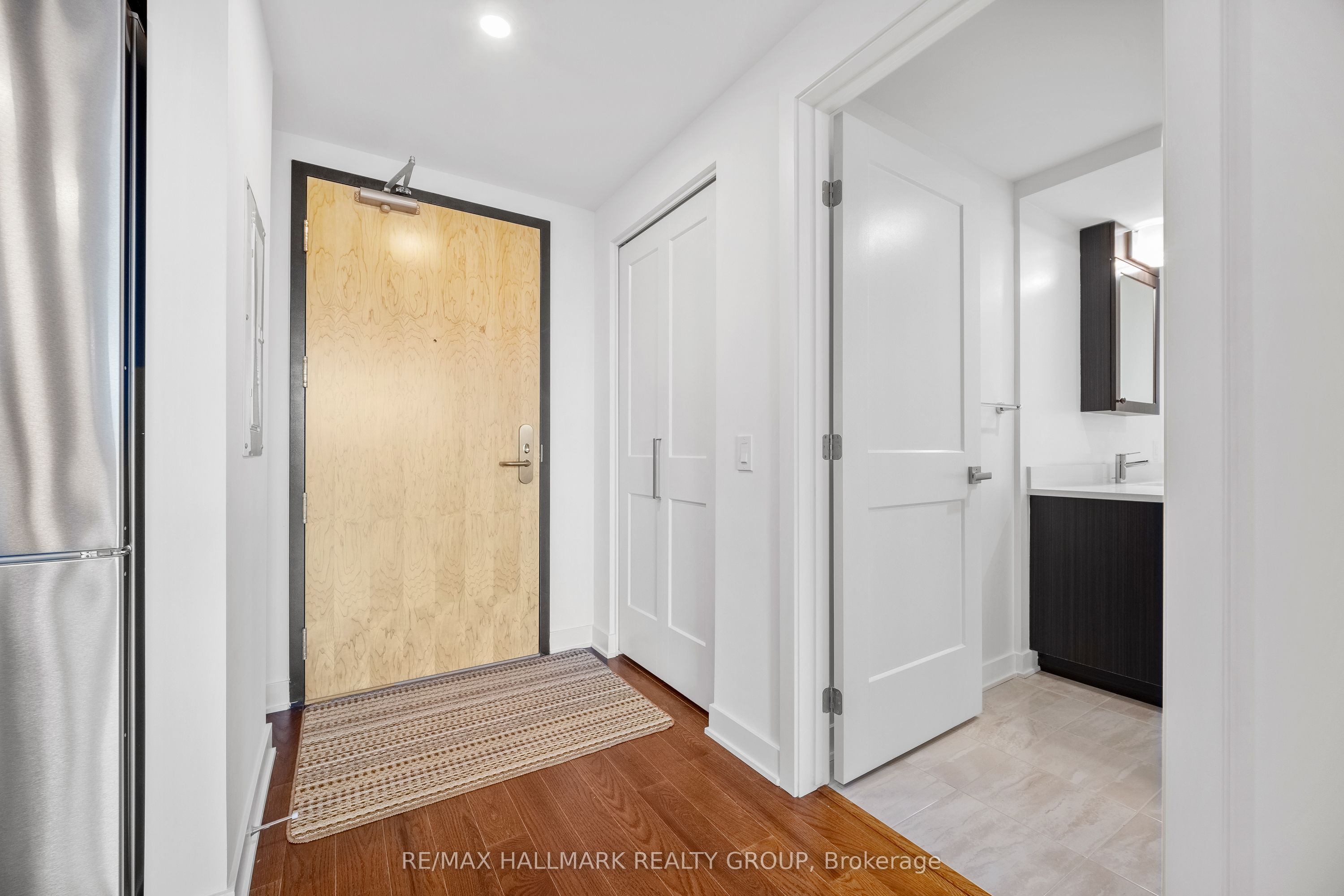 #1403 - 340 Queen Street Property Photo 4