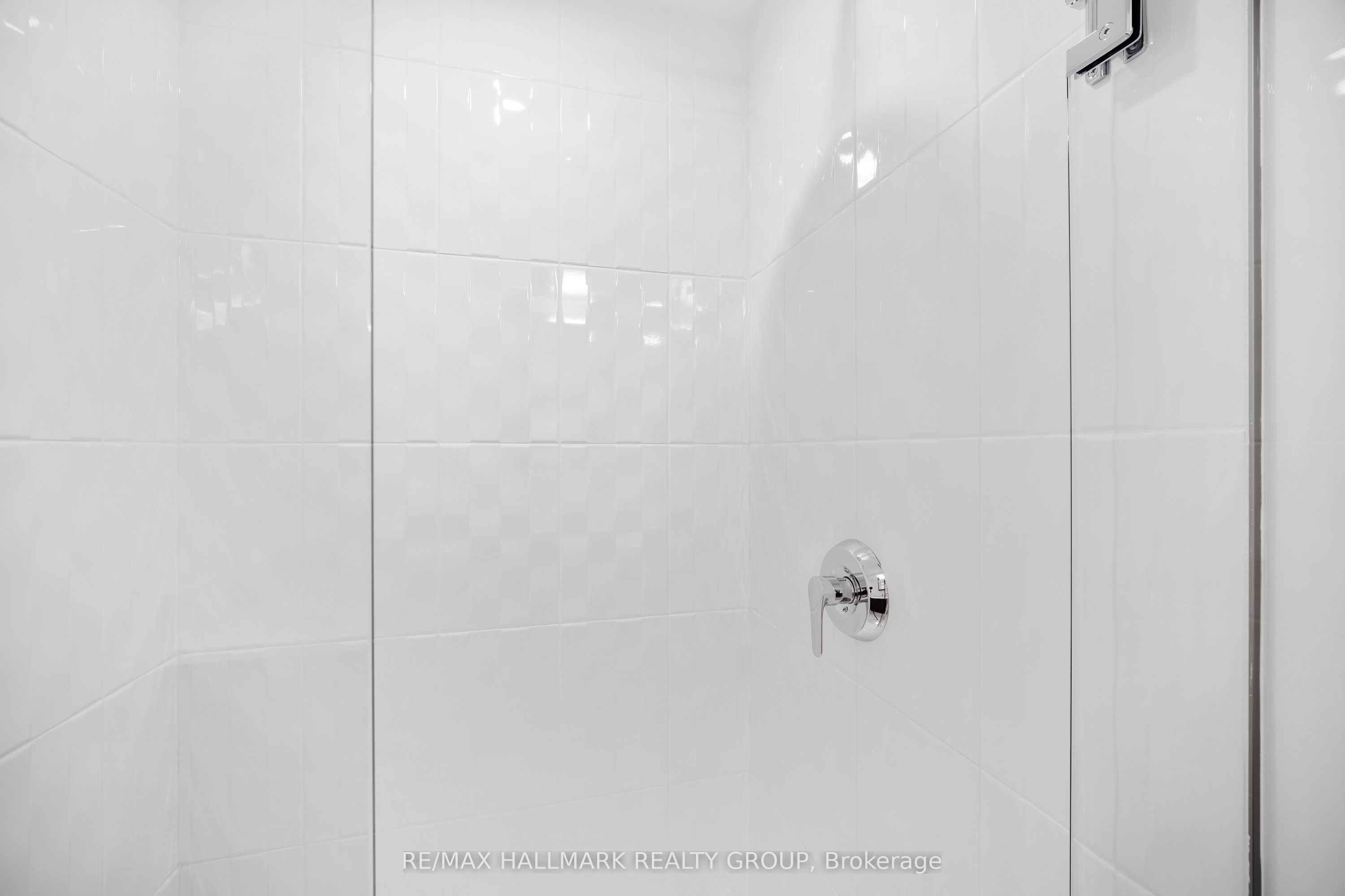 #1403 - 340 Queen Street Property Photo 7