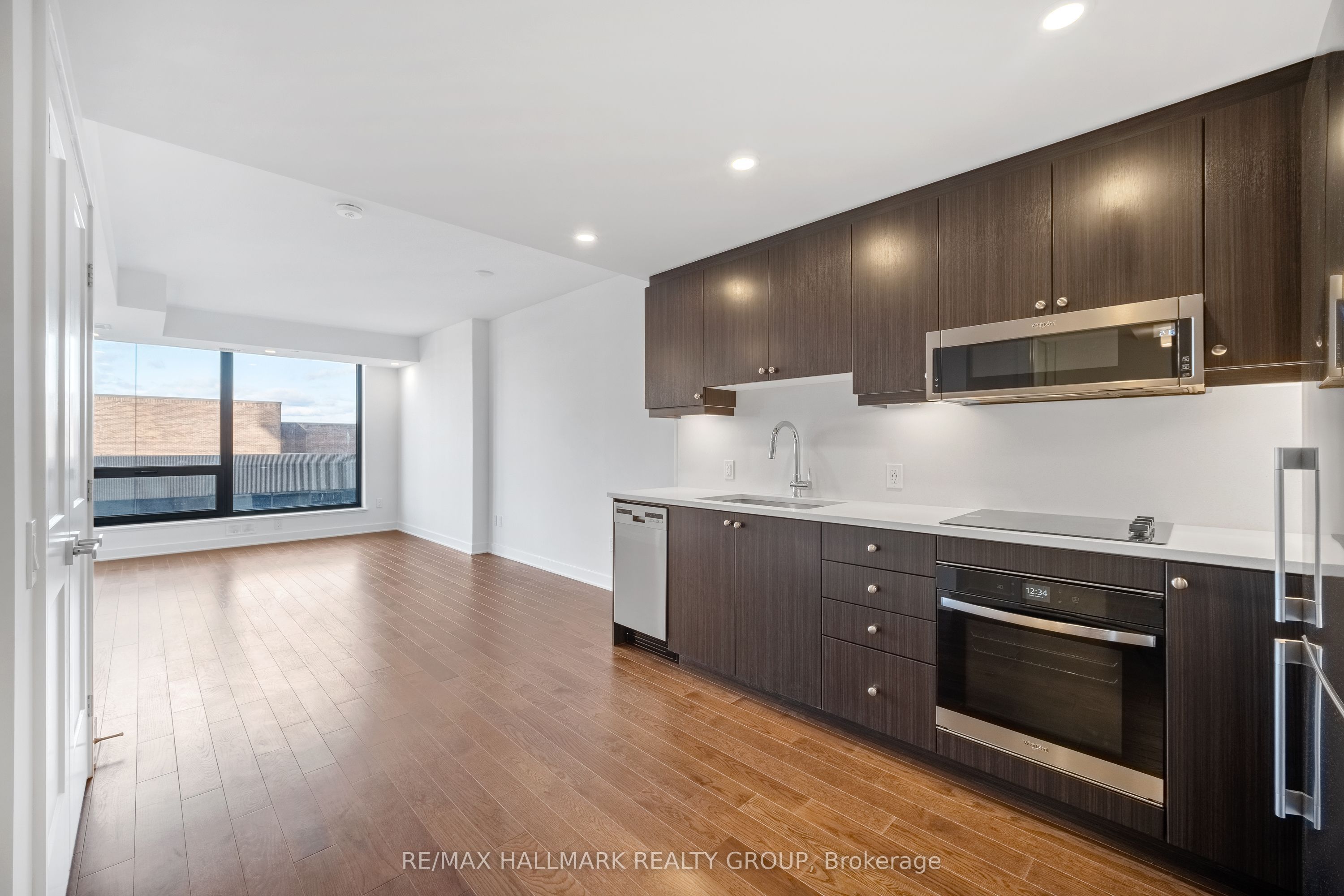 #1403 - 340 Queen Street Property Photo 9