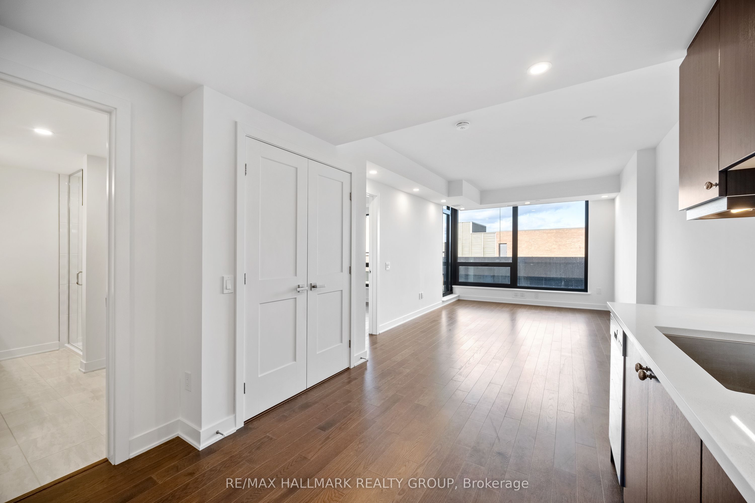 #1403 - 340 Queen Street Property Photo 12