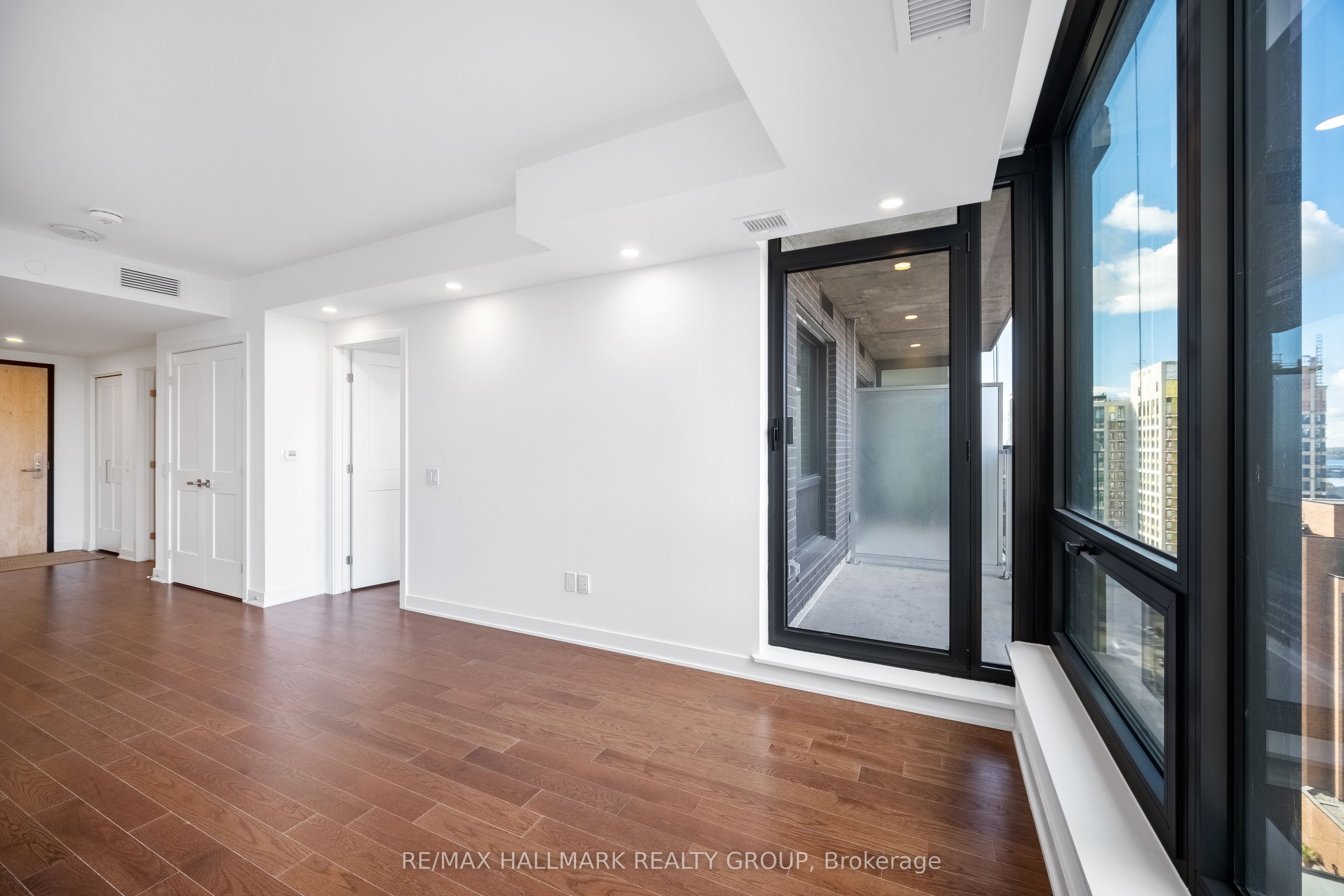 #1403 - 340 Queen Street Property Photo 15