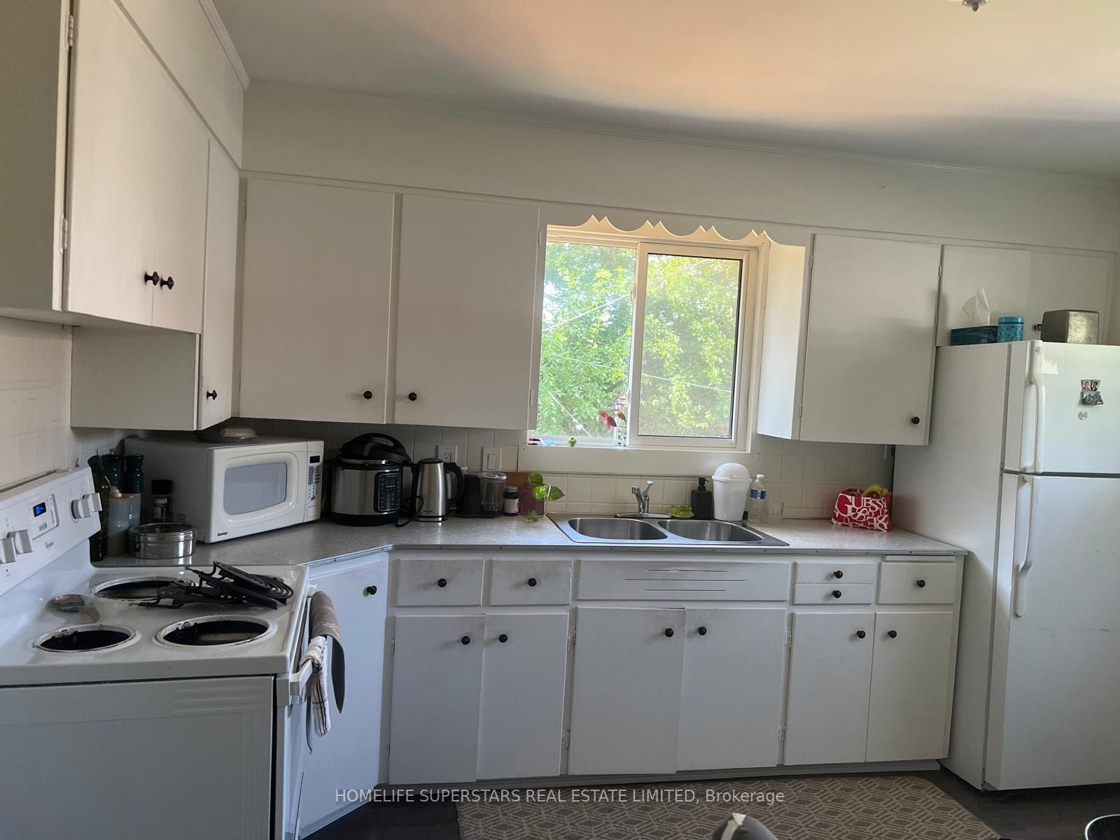 5974 Scott Street E Property Photo 4