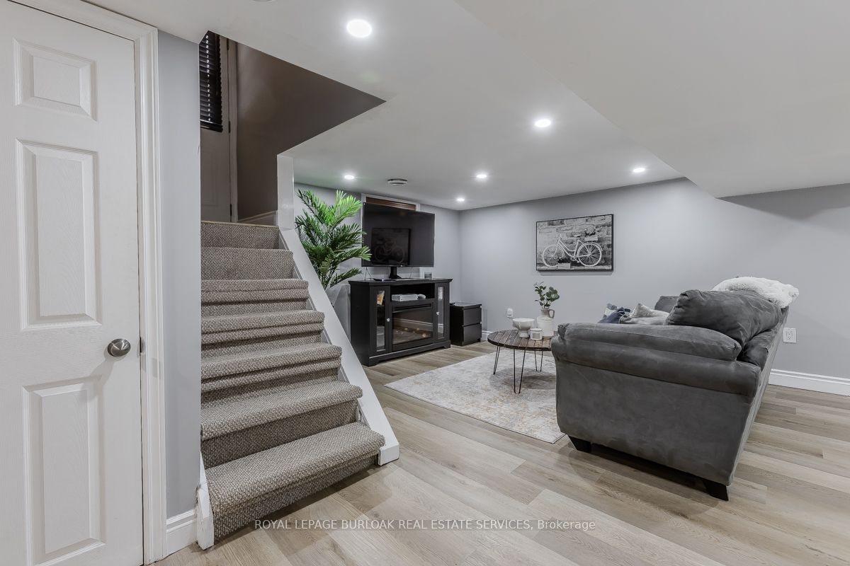 290 East 15th Street Property Photo 24