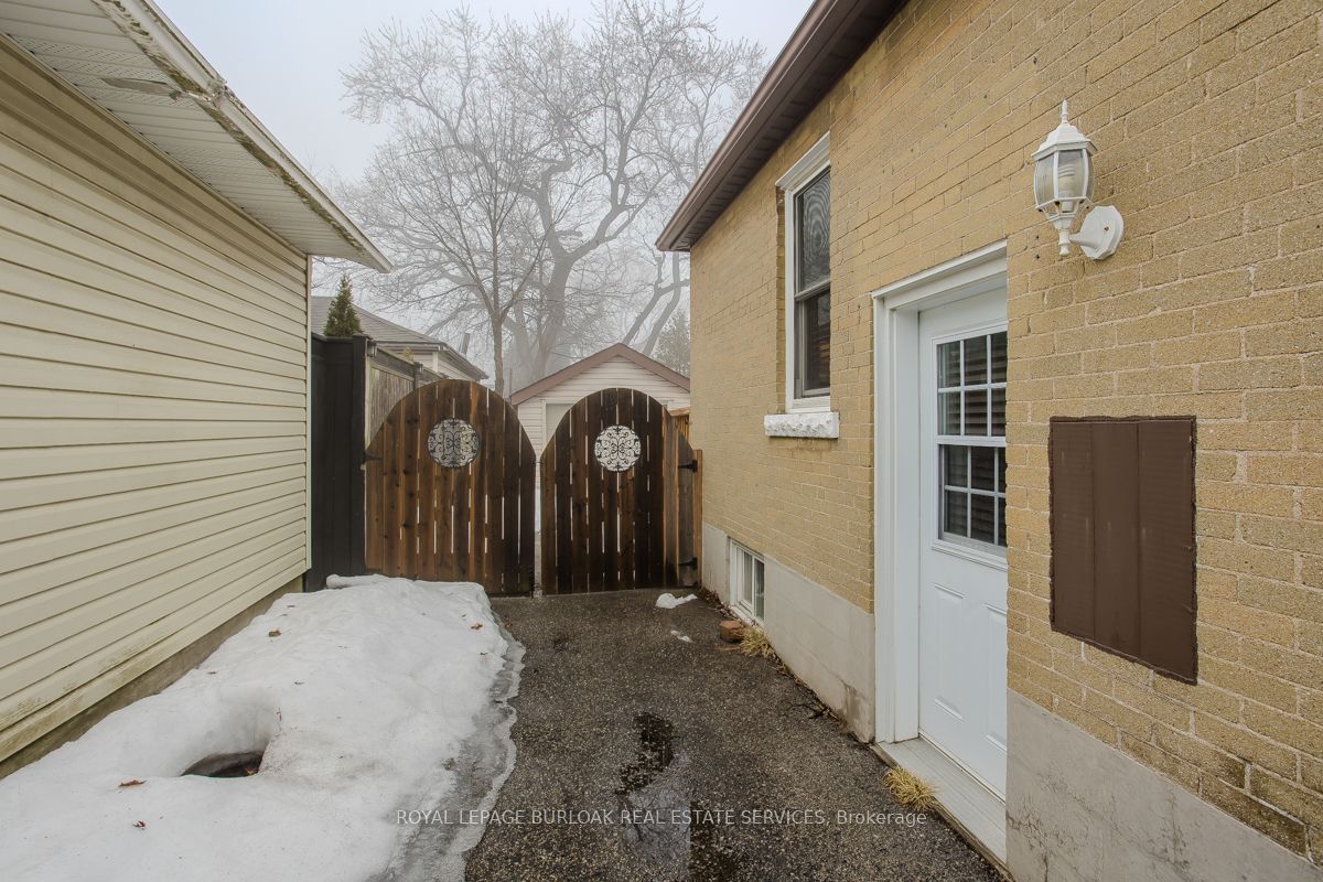 290 East 15th Street Property Photo 34