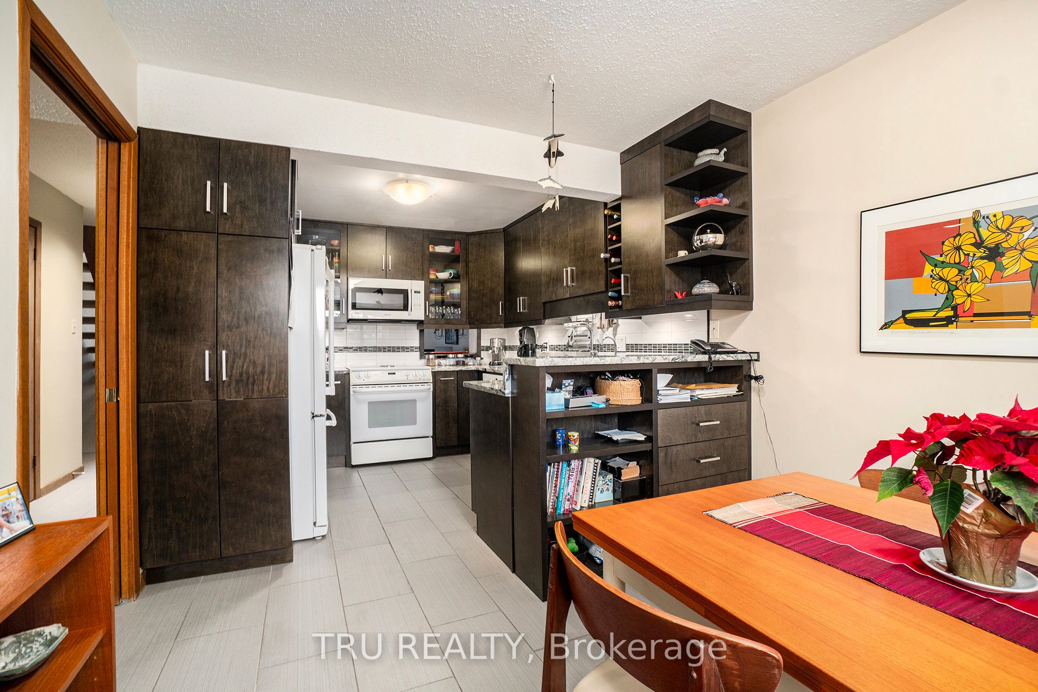 2308 Walsh Avenue Property Photo 2