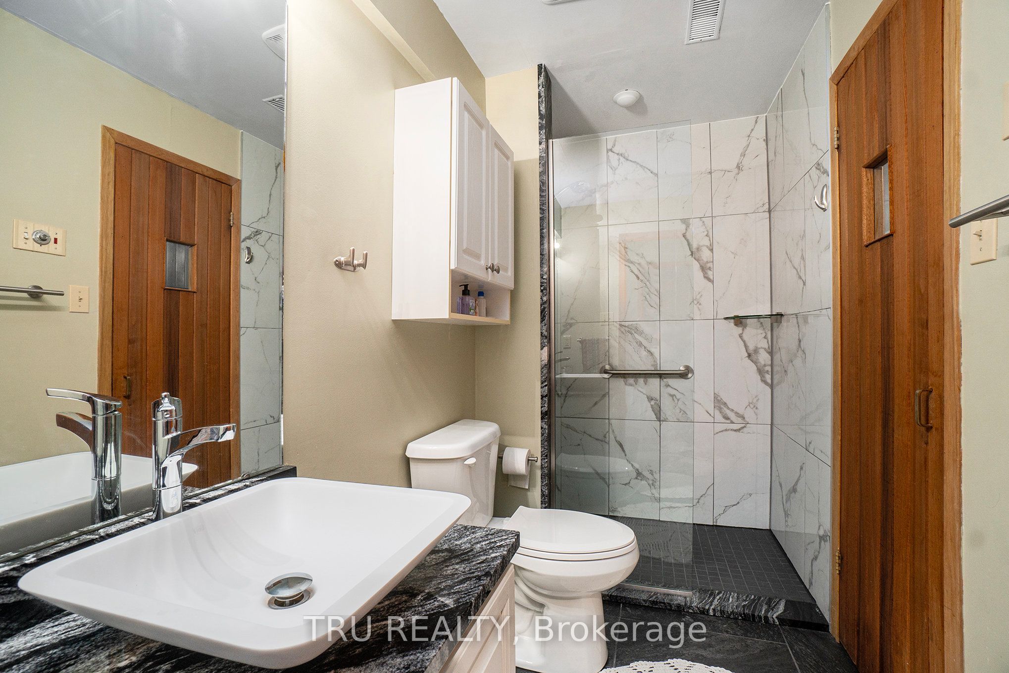2308 Walsh Avenue Property Photo 9