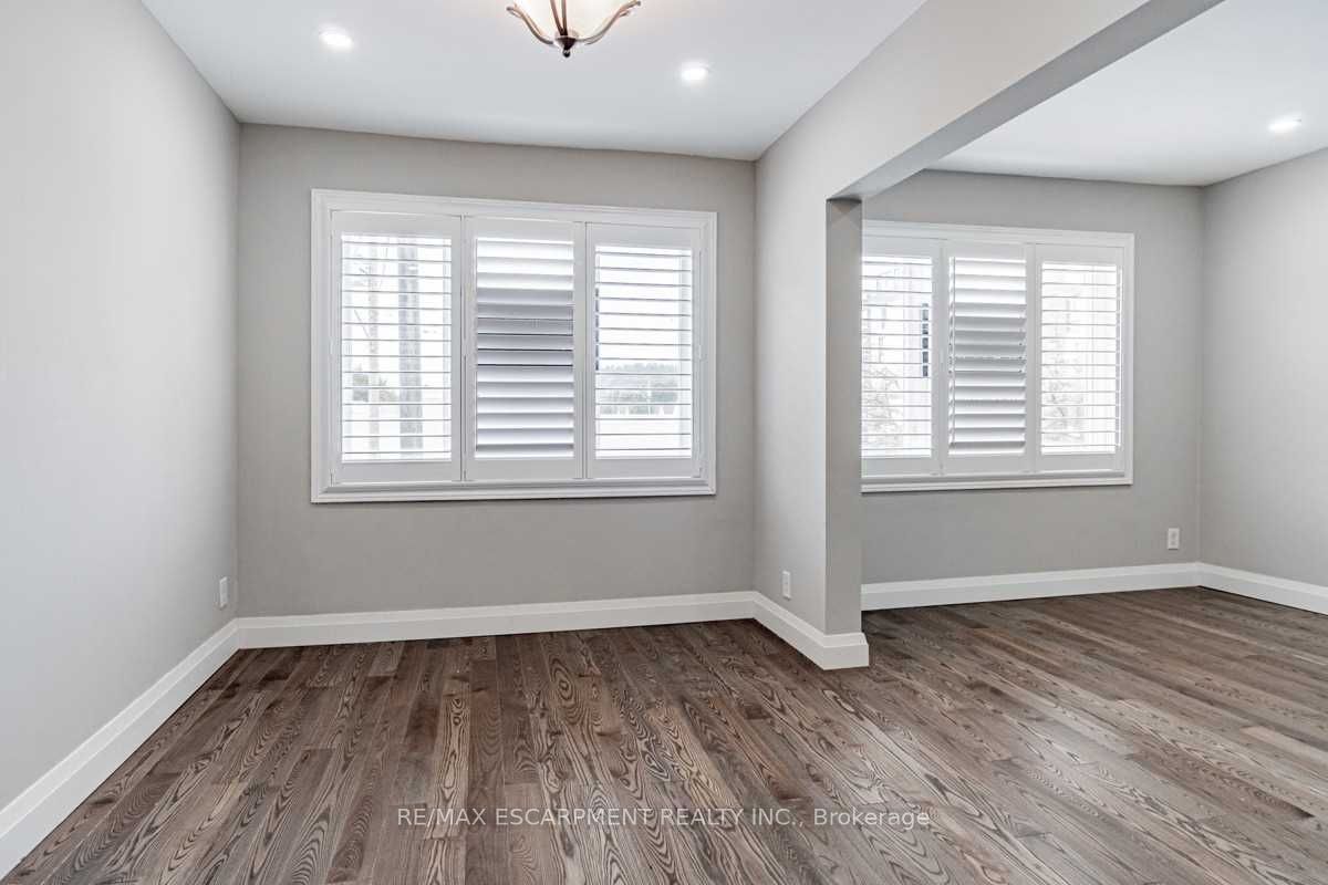 1439 Main Street E Property Photo 2