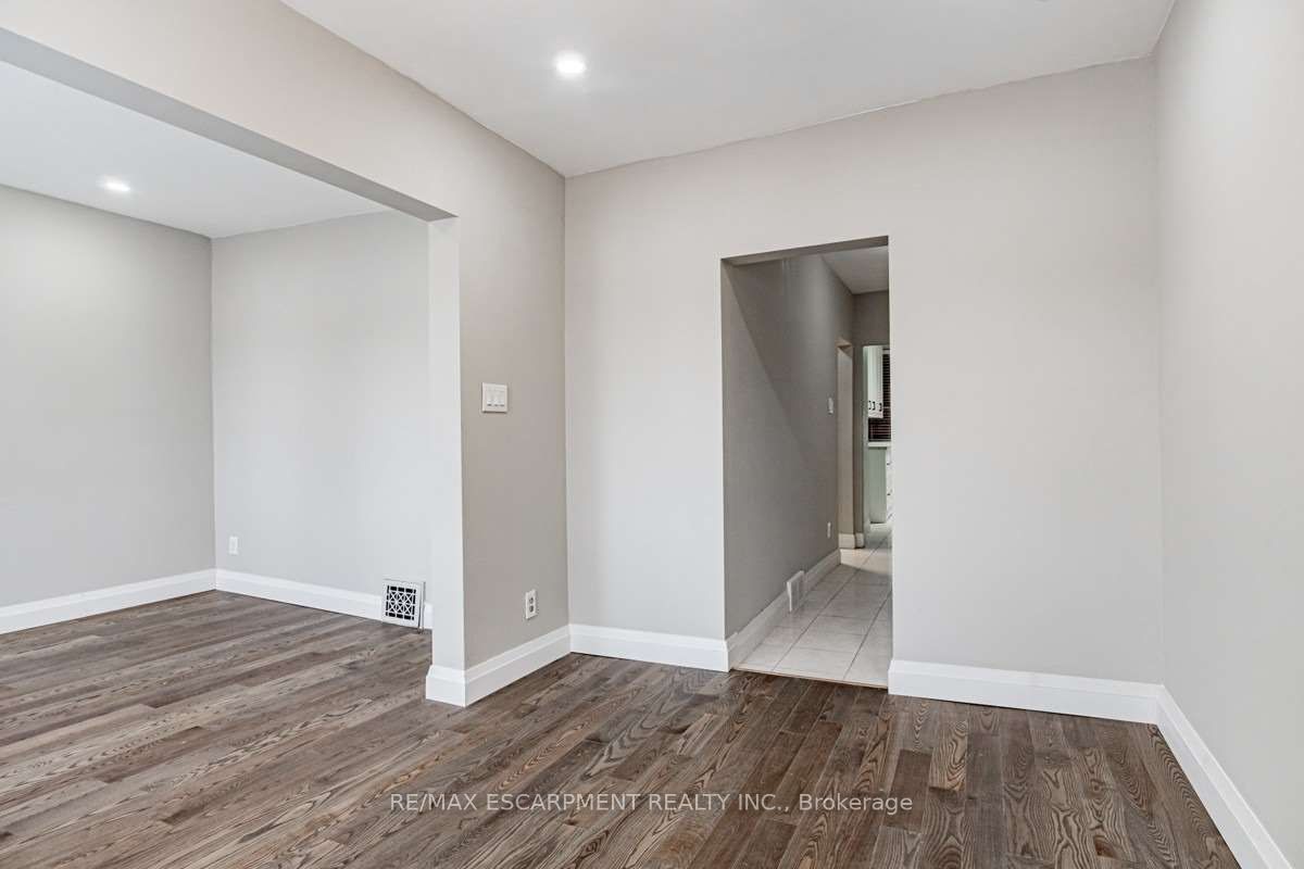 1439 Main Street E Property Photo 5