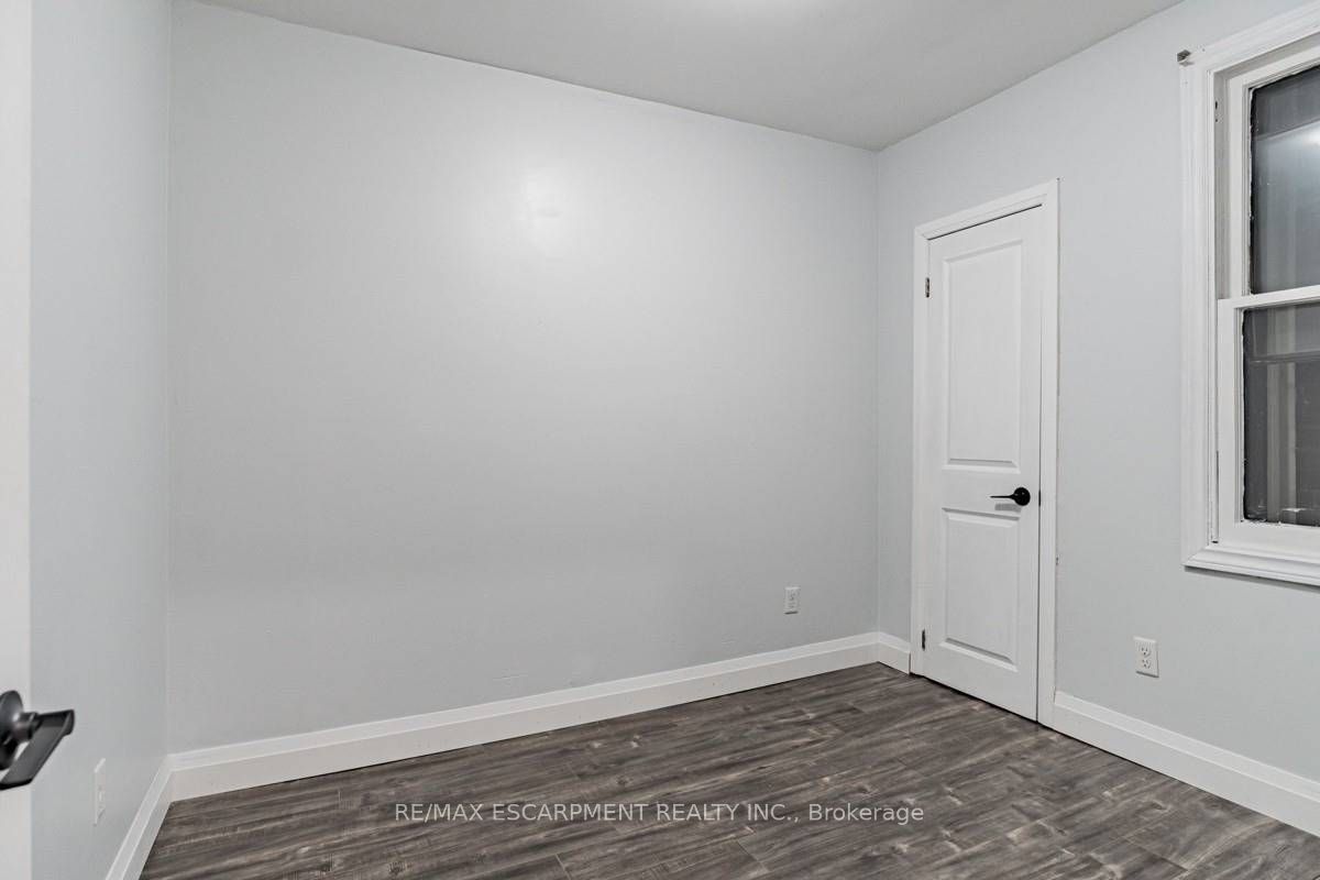 1439 Main Street E Property Photo 8
